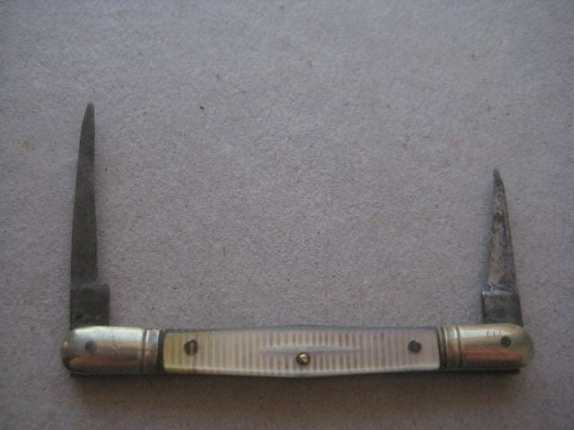 Victorian Mother of Pearl Hafted Twin Steel Bladed Folding Fruit Knife, c1900 - 2