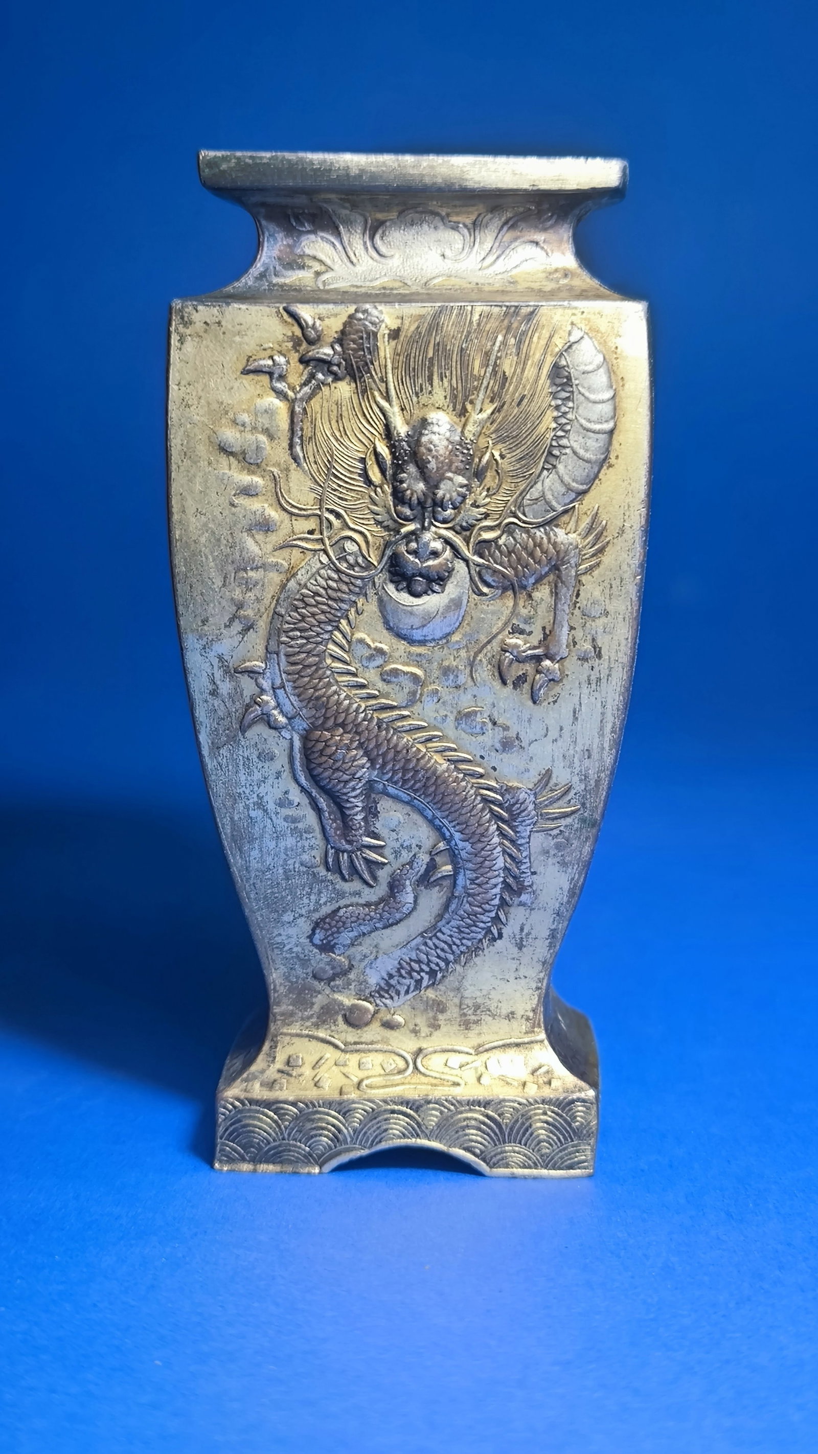Antique Meiji Mixed Metal Master Piece Japan Art Work Vase: Title: Antique Meiji Mixed Metal Master Piece Japan Art Work Vase Description: Antique Meiji Mixed Metal Master Piece Japan Art Work Vase A truly exquisitely beautiful vase made by one of the