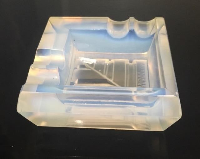 Andre Hunebelle (1896-1985) Art Deco, Opalescent Ashtray, Model M1123, Signed, 1930 - 2