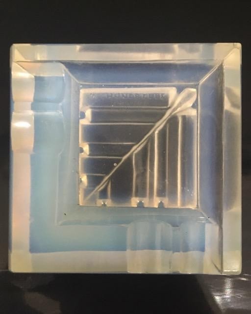 Andre Hunebelle (1896-1985) Art Deco, Opalescent Ashtray, Model M1123, Signed, 1930 - 5