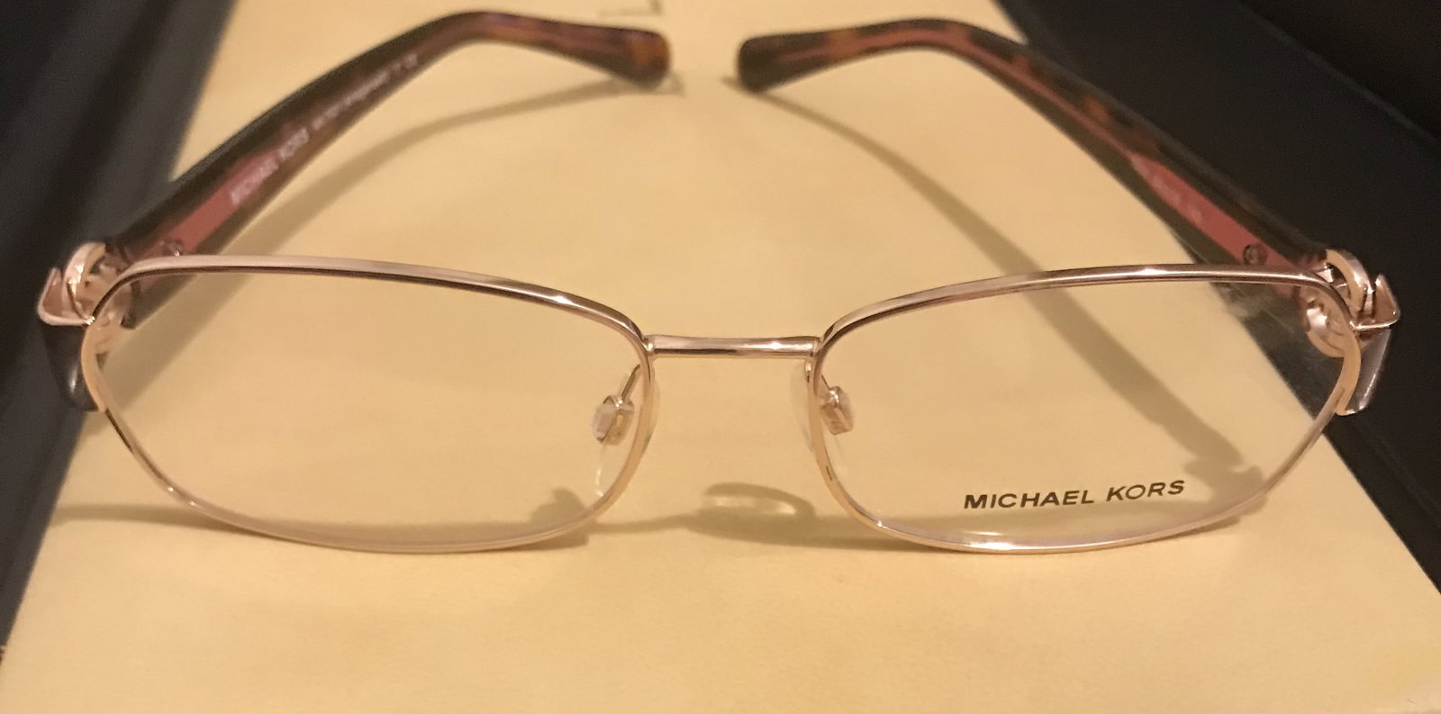 Eyeglasses Michael Kors Amagansett MK 7001 (1003) Brand New: Title: Eyeglasses Michael Kors Amagansett MK 7001 (1003) Brand New Description: Michael Kors eyeglasses in tortoise and rose gold hardware. Great eyeglasses. Size 54-16-140 Brand new Condition: