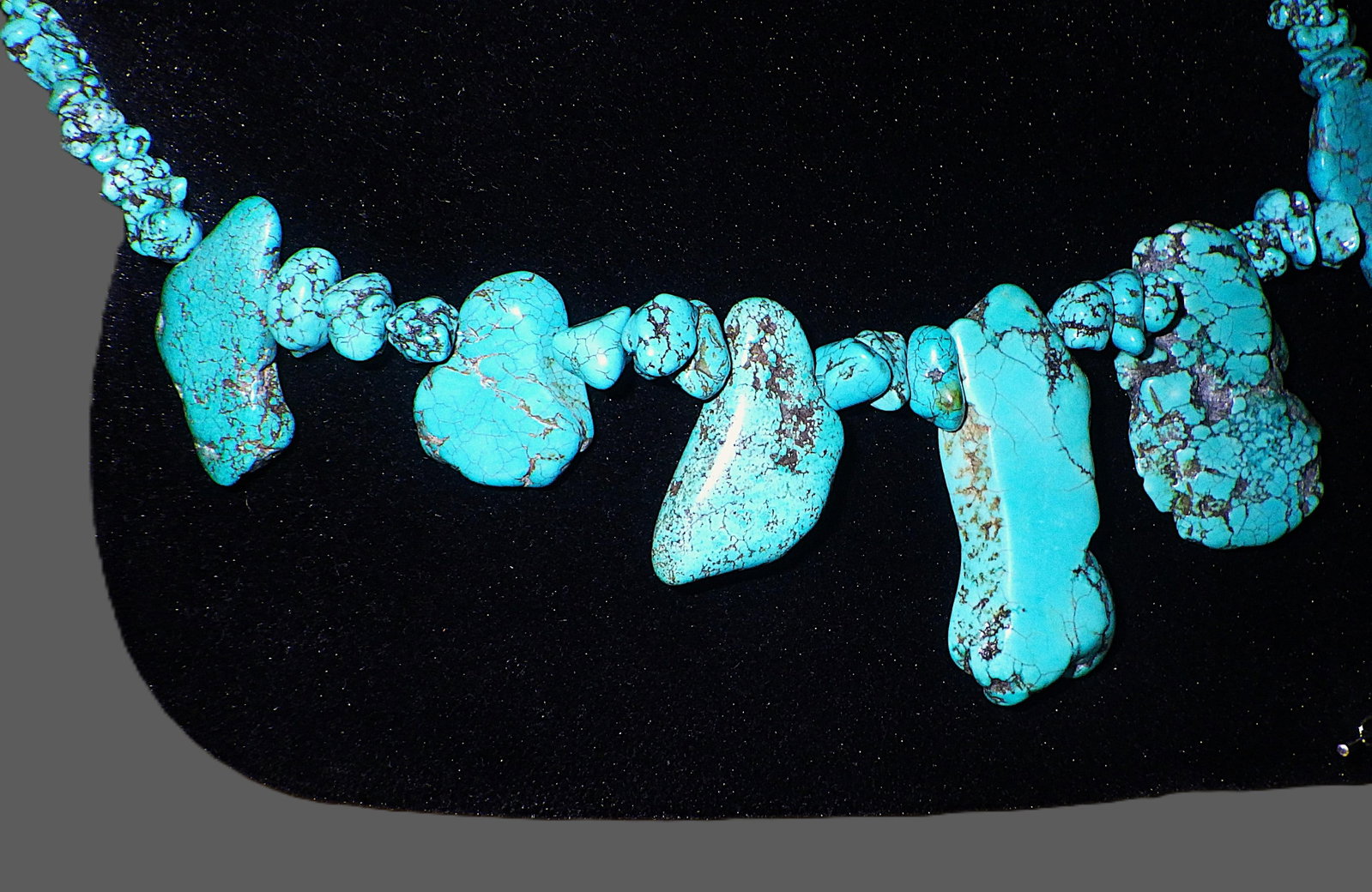 Turquoise nuggets necklace & earrings set: Title: Turquoise nuggets necklace & earrings set Description: An unusual and very attractive necklace and bracelet set with Turquoise nuggets. necklace length: 46 cm, bracelet length: 19 cm. In
