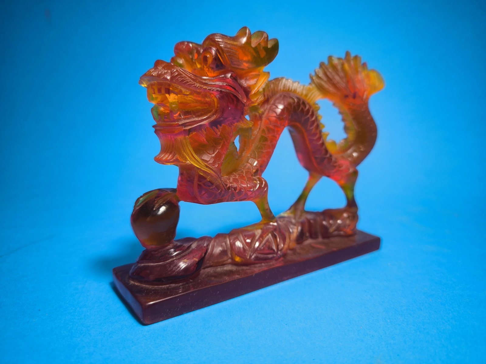 Antique Rare Cherry Amber Dragon Chinese: Title: Antique Rare Cherry Amber Dragon Chinese Description: Antique Rare Cherry Amber Dragon Chinese Estimate:300 $ - 1500 $ All our items are carefully packaged and shipped with a t