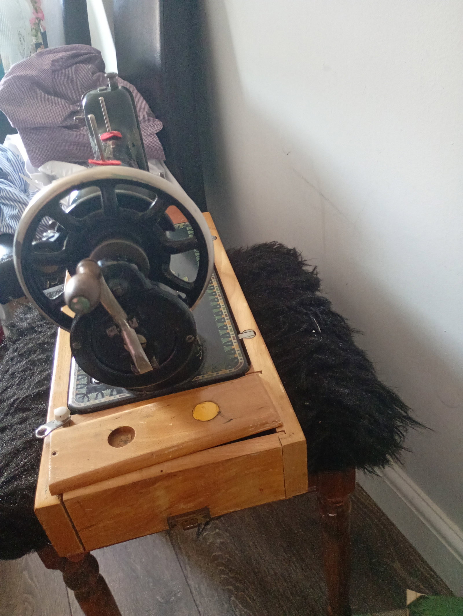 Singer sewing machine - 3