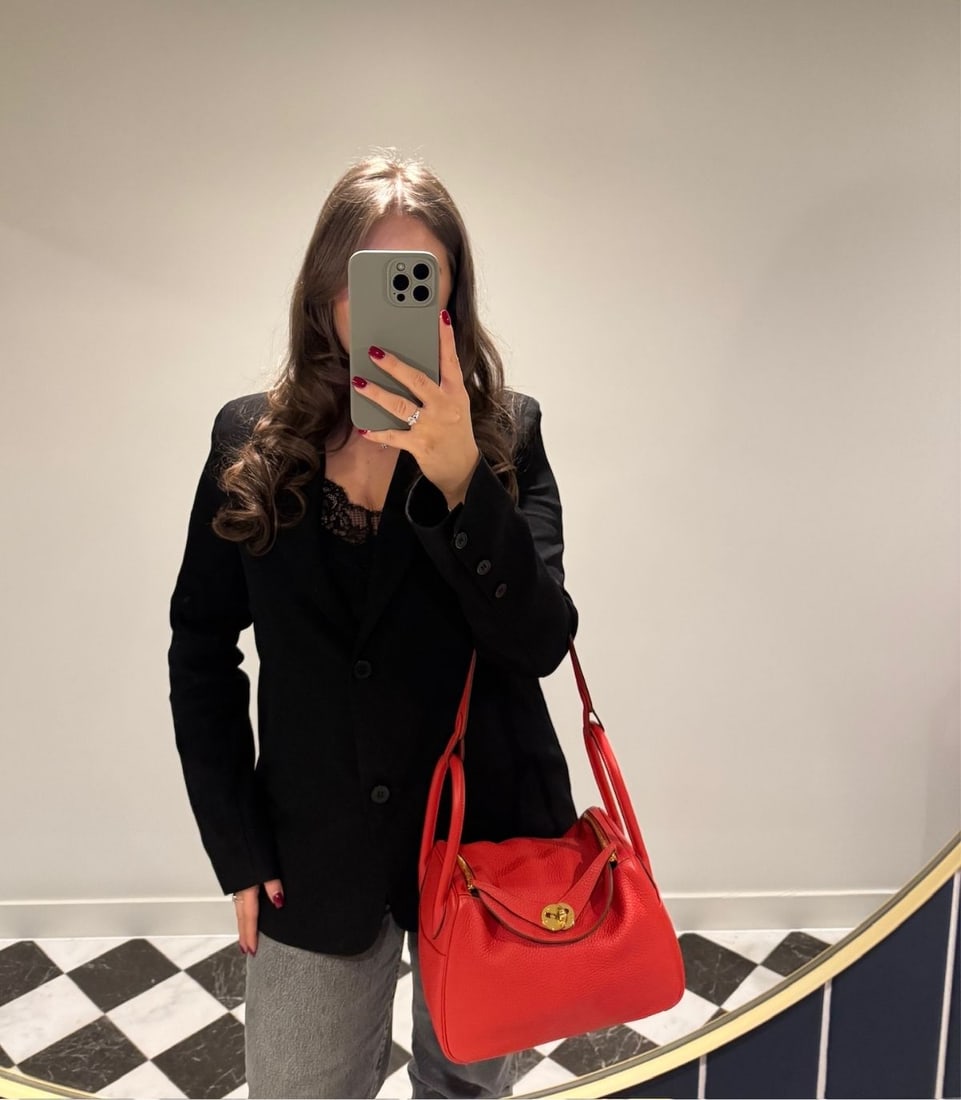 Hermès Rouge Casaque Clemence Leather Lindy 26 Handbag - 2