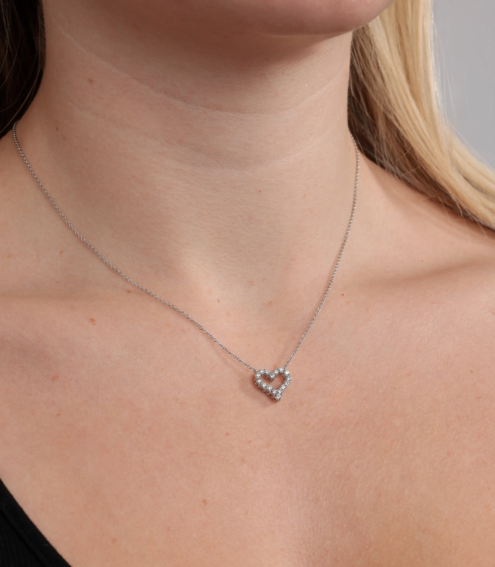 Tiffany & Co. Round Brilliant Cut Diamond Platinum Tiffany Hearts Mini Pendant - 5