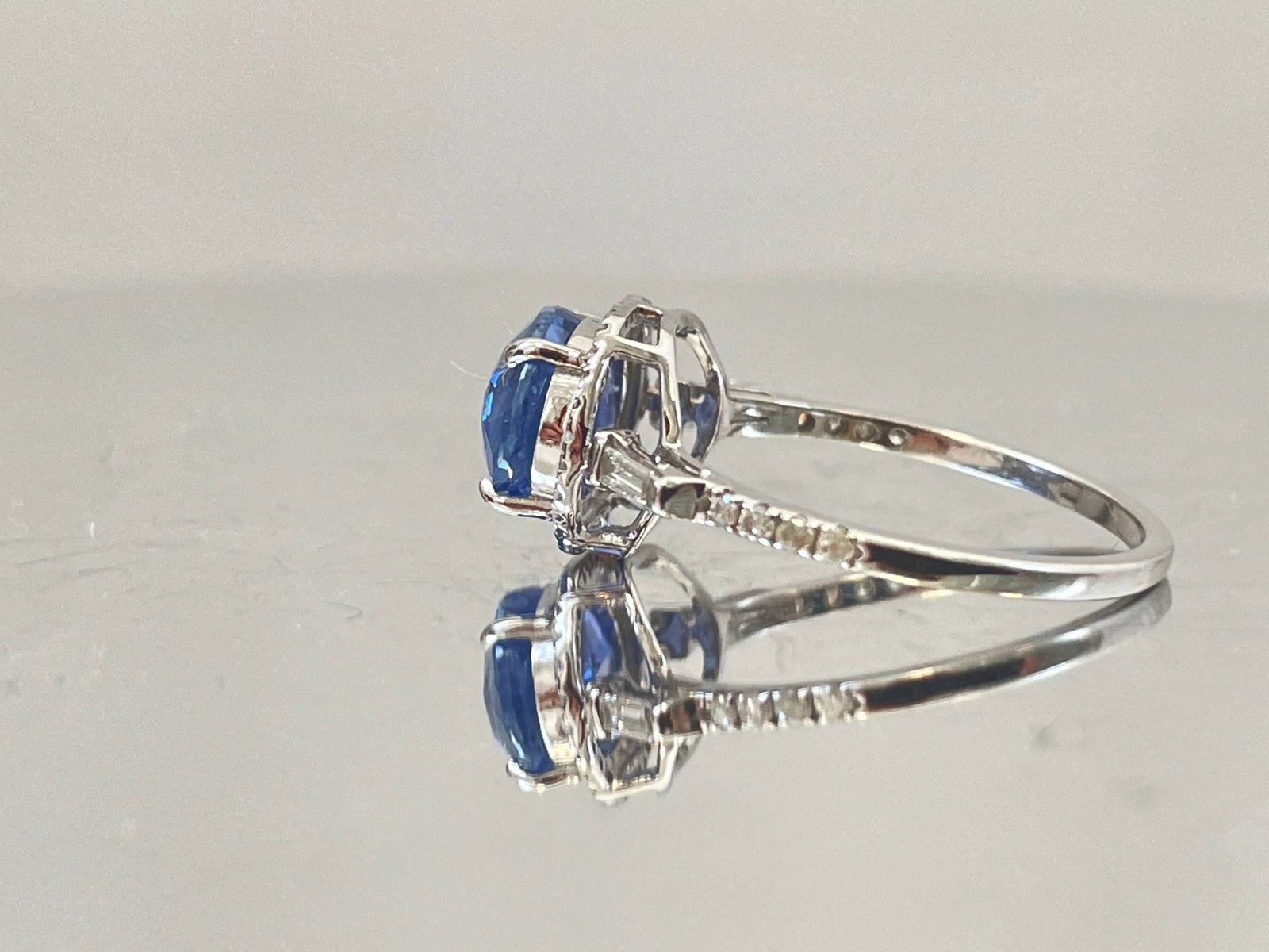 3.04 CT Unheated/Untreated Ceylon Cornflour Blue Sapphire Diamonds & 18k Gold - 5