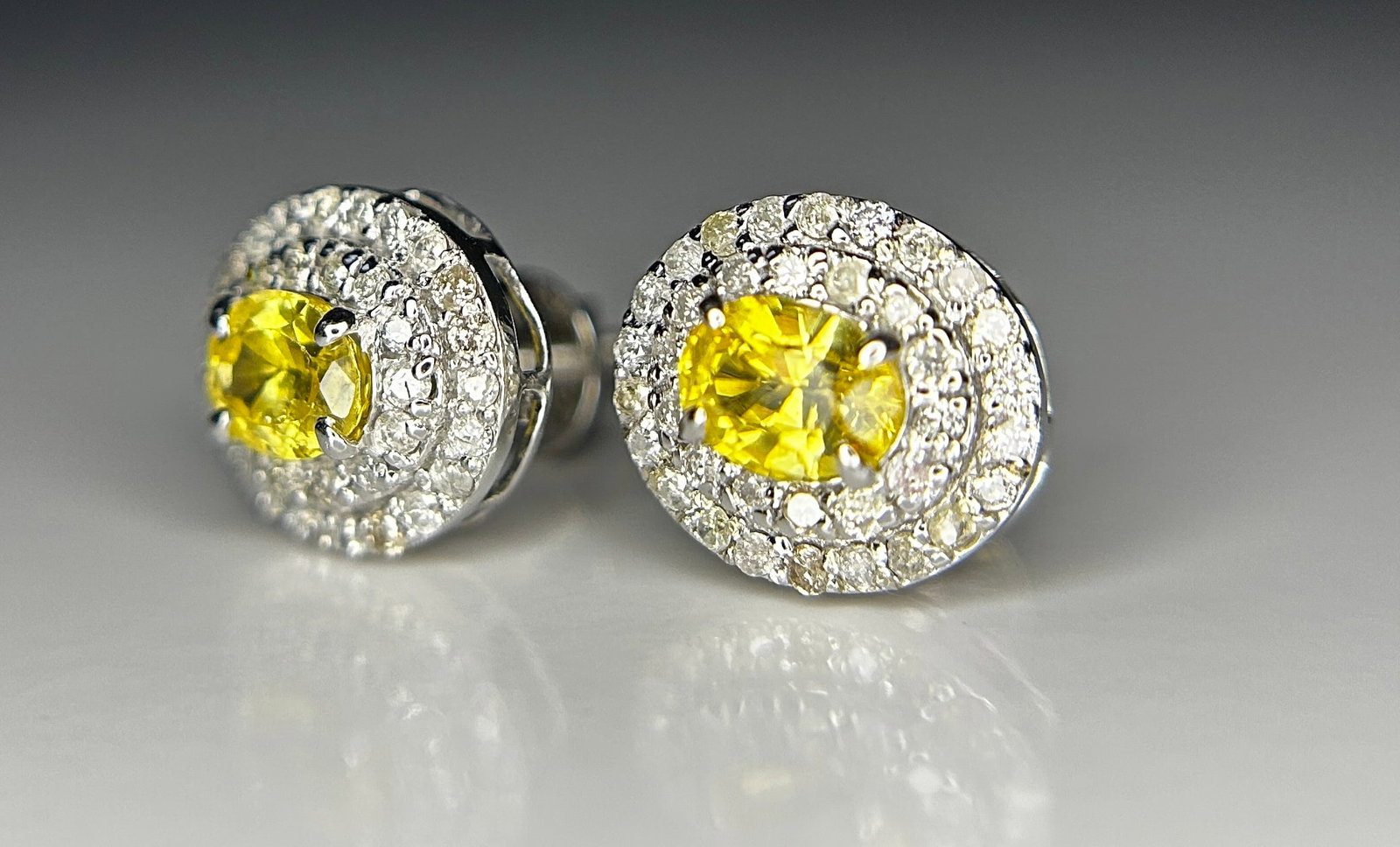 Beautiful 0.92 CT Unheated Ceylon Yellow Sapphire With Natural Diamonds & 18k Gold - 4