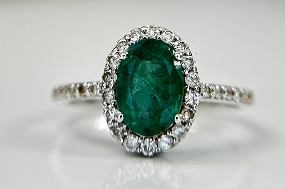 Beautiful Natural Emerald 1.22CT With Natural Diamonds & 18k Gold: Title: Beautiful Natural Emerald 1.22CT With Natural Diamonds & 18k Gold Description: Beautiful 1.22CT Natural Emerald With Natural Diamonds & 18k Gold Description: Total Carat Weight - 1.57
