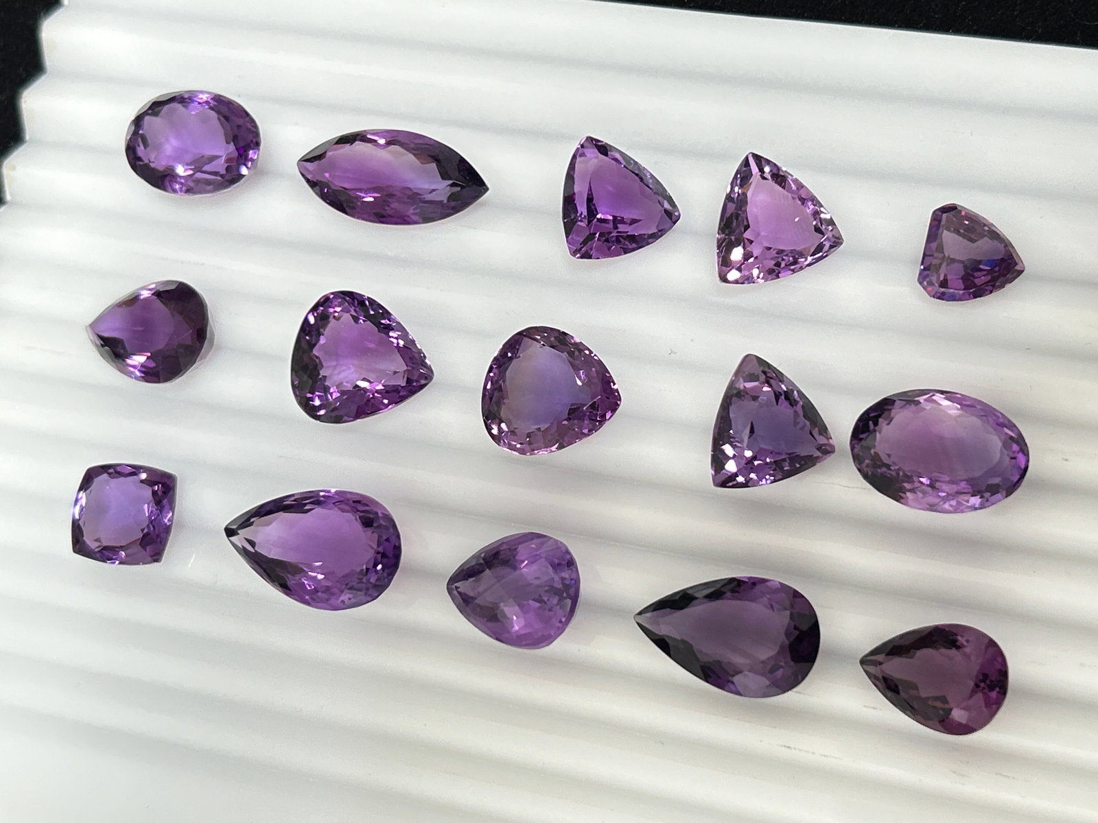 137.75ct Natural Amethyst: Title: 137.75ct Natural Amethyst Description: 137.75ct Natural Amethyst Ideal for rings, necklaces, earrings and bracelets AAA quality Lot of luster and no inclusions<