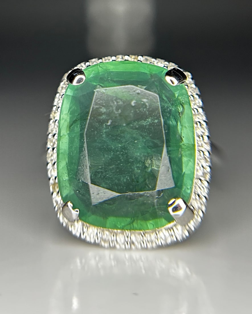 Beautiful 10.04 ct Natural Emerald With Natural Diamonds & 18k Gold: Title: Beautiful 10.04 ct Natural Emerald With Natural Diamonds & 18k Gold Description: Beautiful 10.04 ct Natural Emerald With Natural Diamonds & 18k Gold Description: Total Carat Weight -
