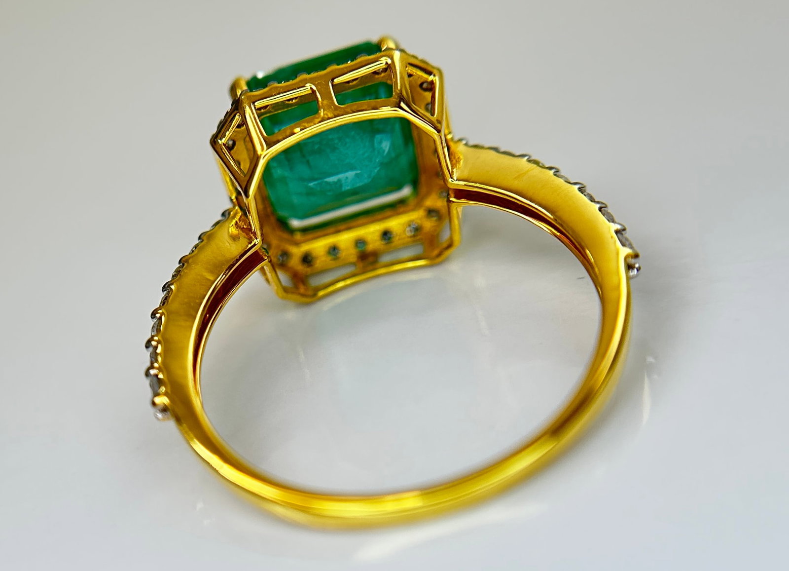 Beautiful Natural Columbian Emerald 3.74 CT With Natural Diamonds & 18k Gold - 7