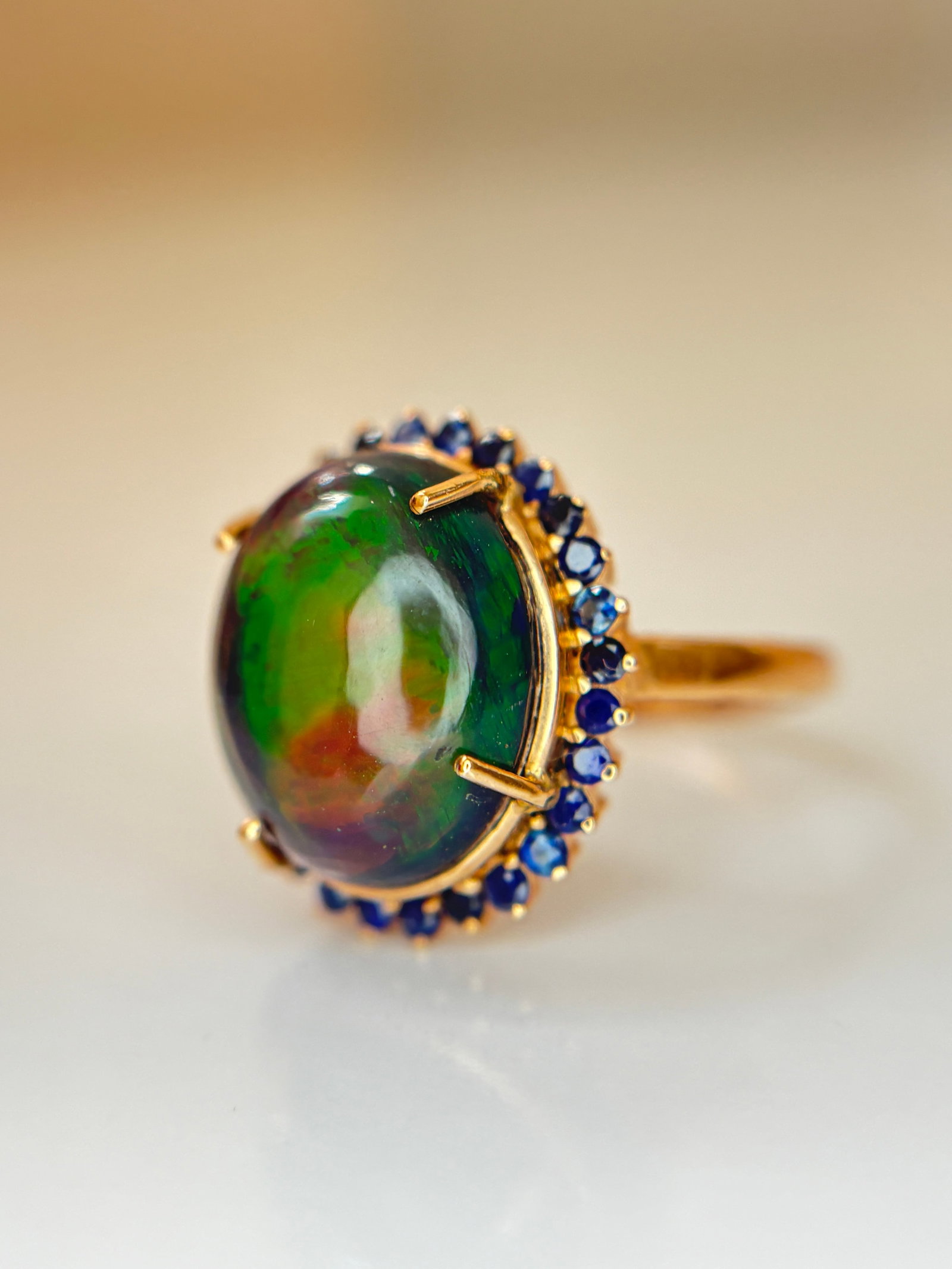 Beautiful Natural 3.40Ct Black Opal Ring With Natural Blue Sapphire and 18k Gold - 2