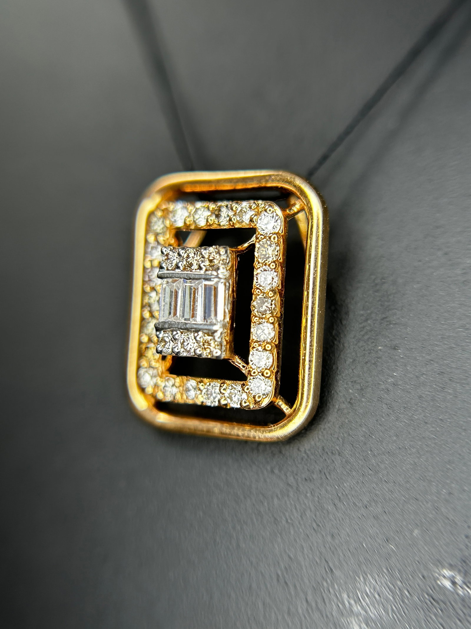 Beautiful Natural 0.40 CT Diamond Pendant With 18k Yellow Gold - 9