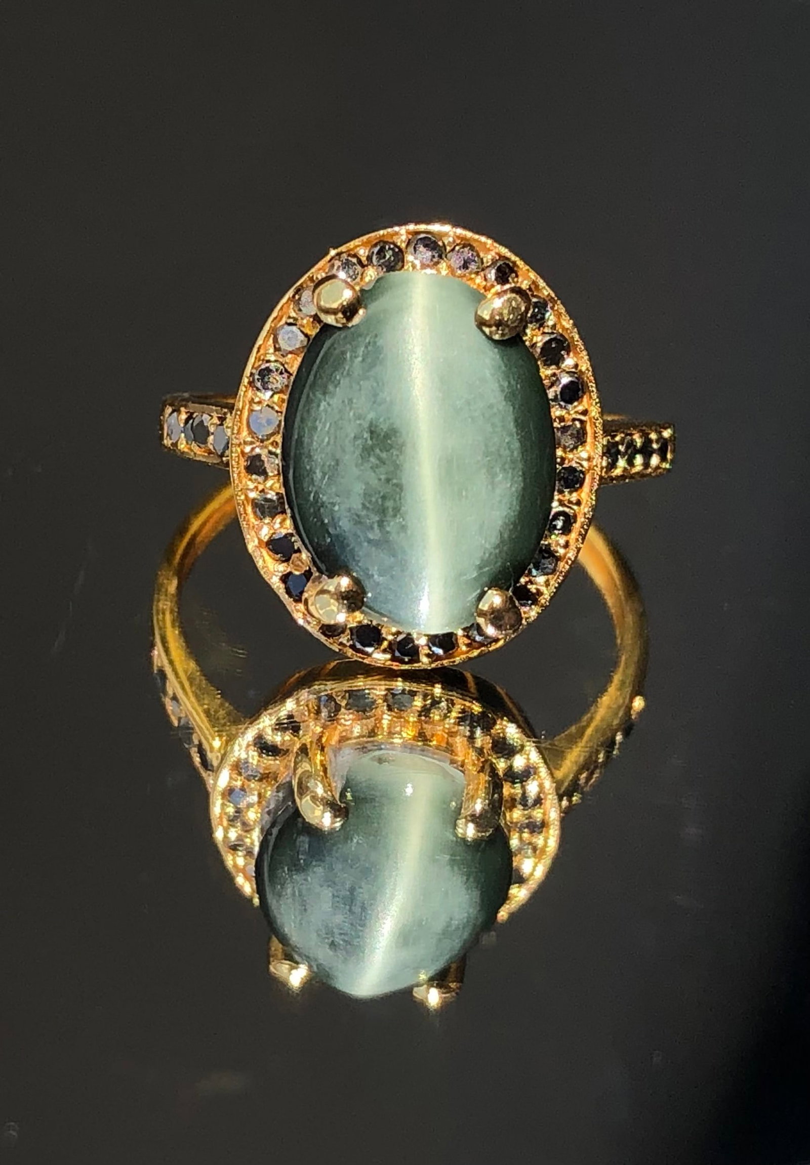 Beautiful Natural 3.05ct Cat’s Eye Ring With Natural Black Diamonds and 18k Gold - 3