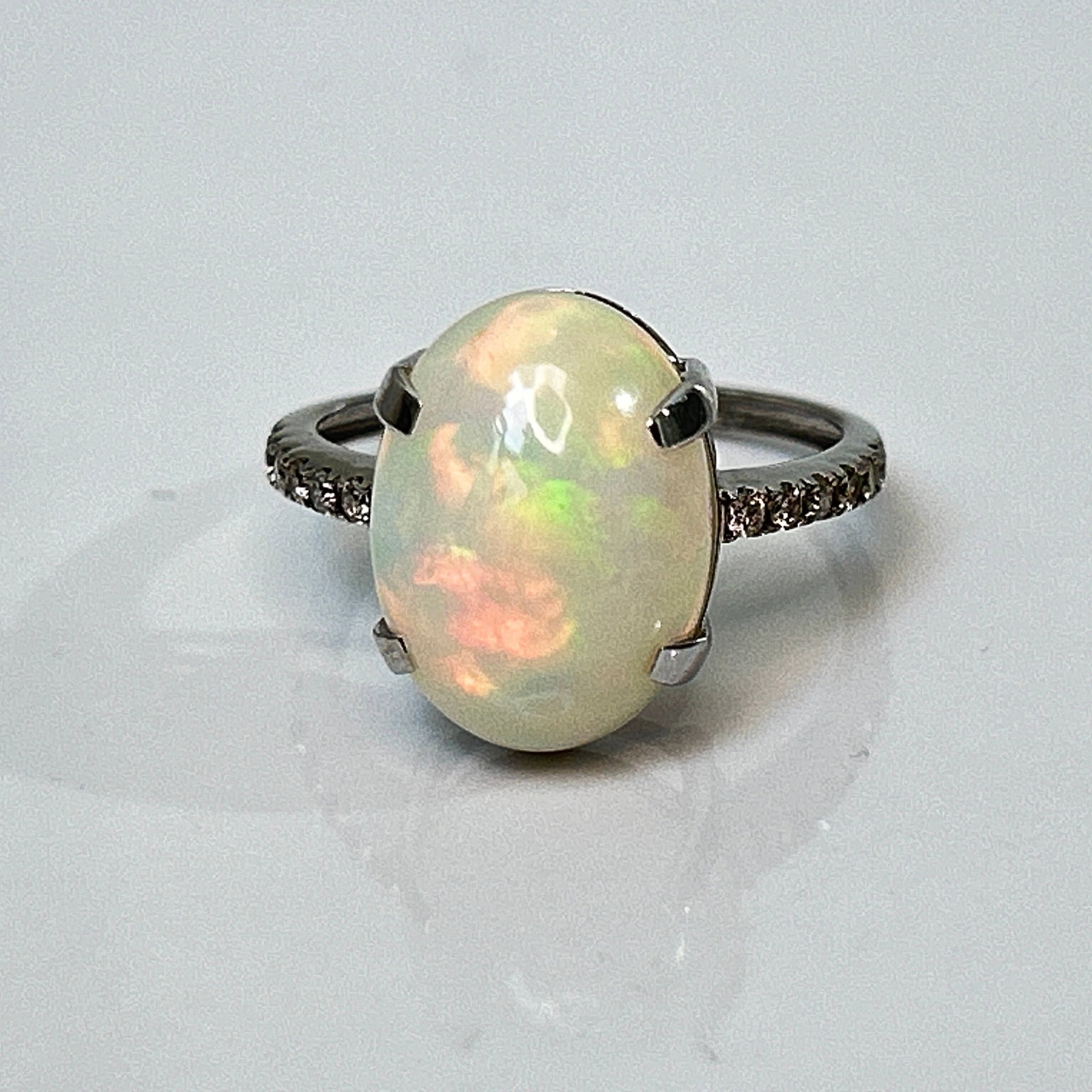 Beautiful Natural Opal 3.86 CT Ring With Natural Diamond and 18k Gold: Title: Beautiful Natural Opal 3.86 CT Ring With Natural Diamond and 18k Gold Description: Beautiful Natural Fire Opal Ring With Diamonds and 18k Gold. 3.86 CTS. Natural Fire Opal