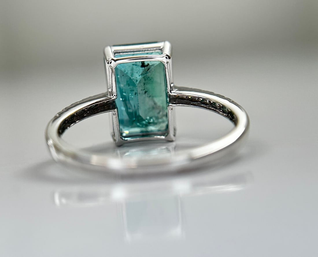 Beautiful Natural Emerald 4.26 CT With Natural Diamonds & 18k Gold - 6