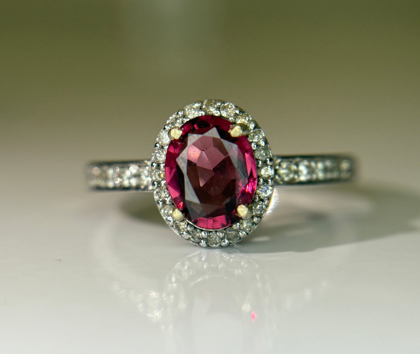 Beautiful Natural 1.00 Ct Spinel Ring With Diamonds and 18k Gold - 5