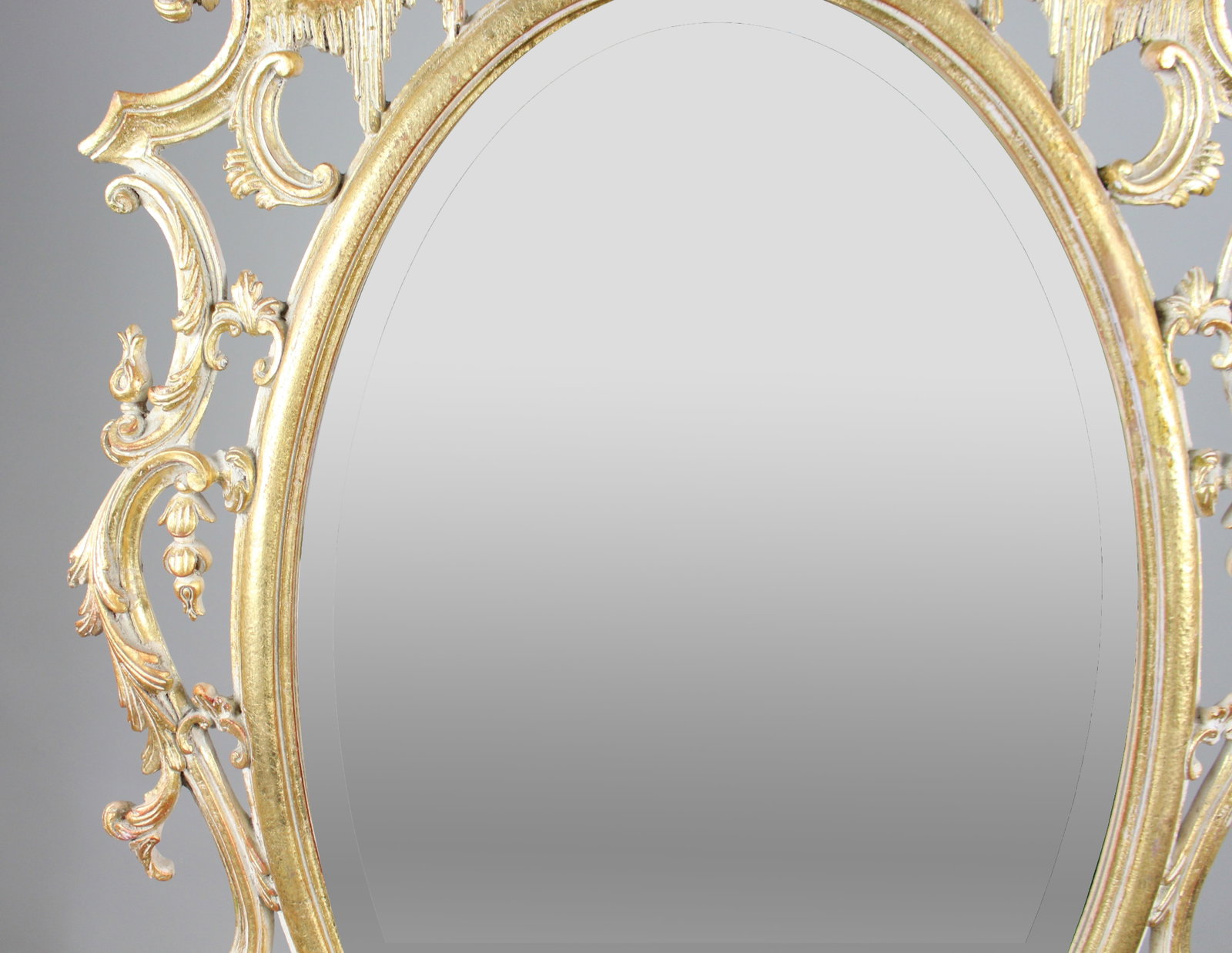 Title: Large Italian Rococo-Style Carved Giltwood Oval Wall Mirror, Florentine, 20th Century - 3