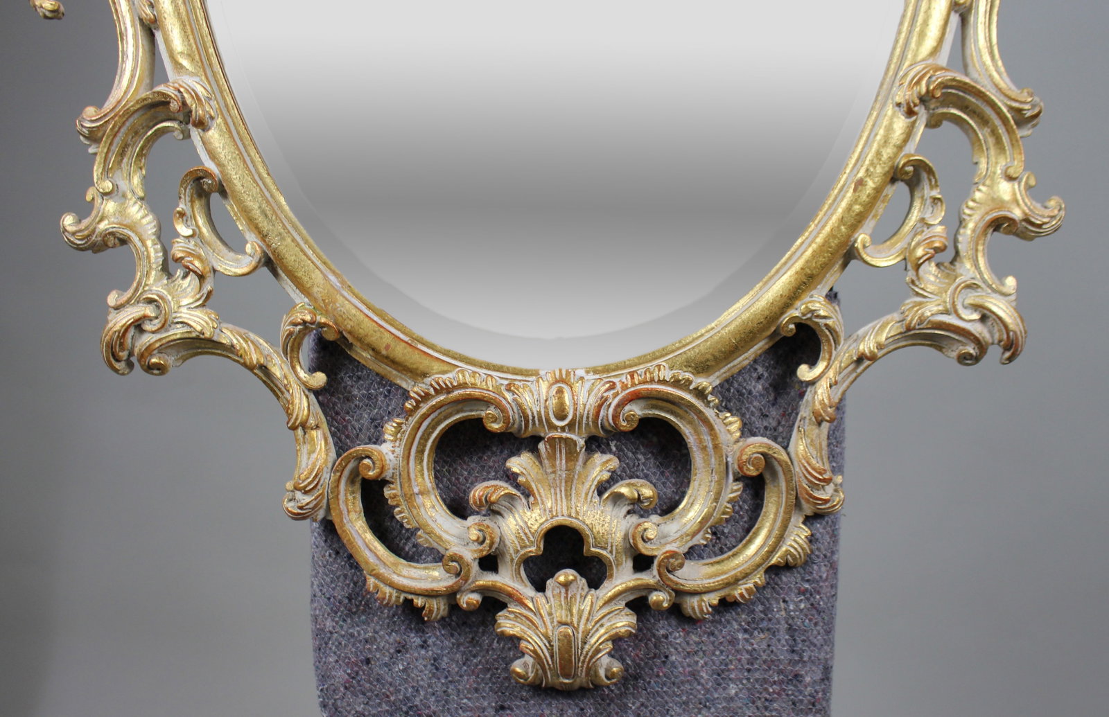 Title: Large Italian Rococo-Style Carved Giltwood Oval Wall Mirror, Florentine, 20th Century - 4