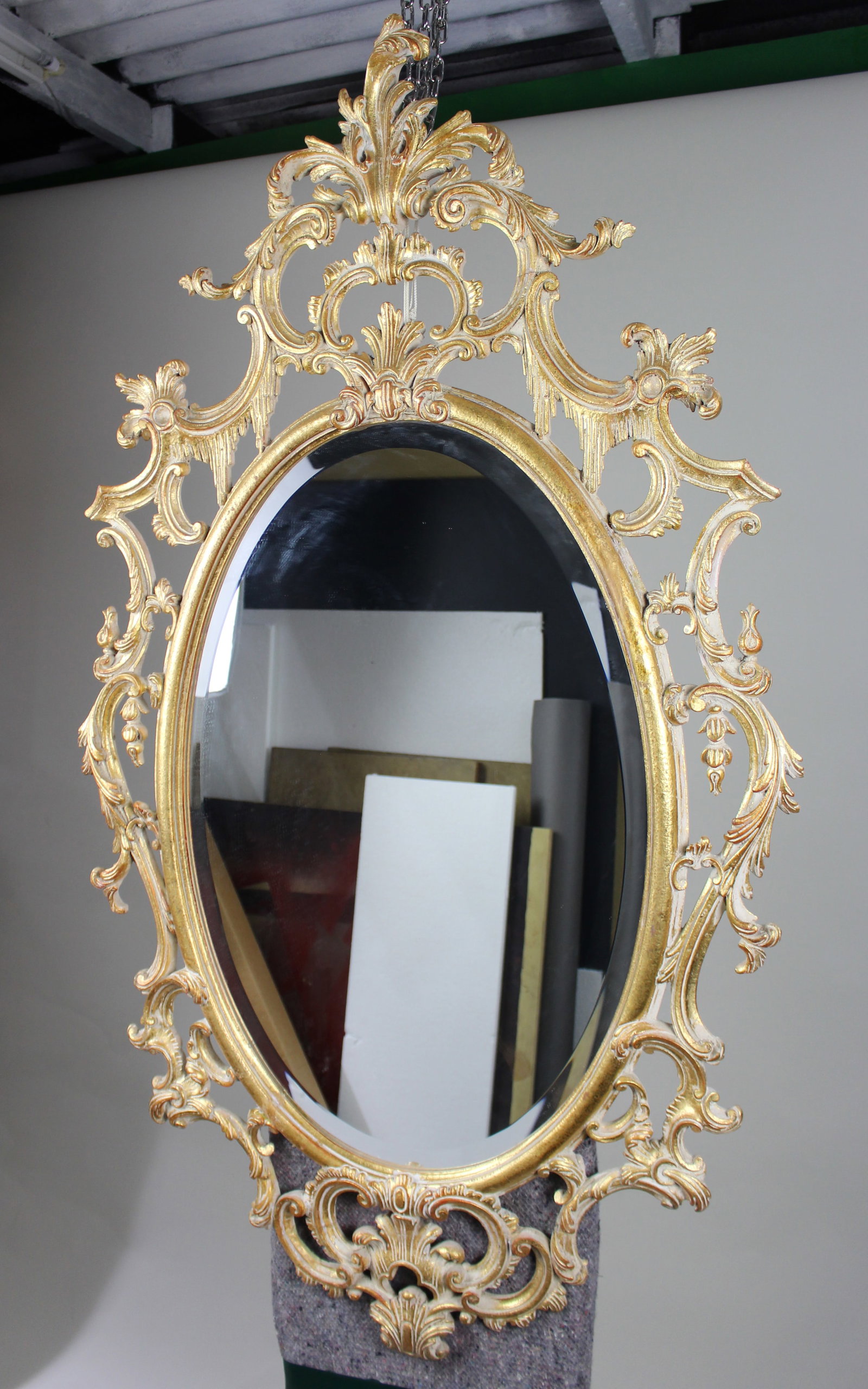 Title: Large Italian Rococo-Style Carved Giltwood Oval Wall Mirror, Florentine, 20th Century - 5