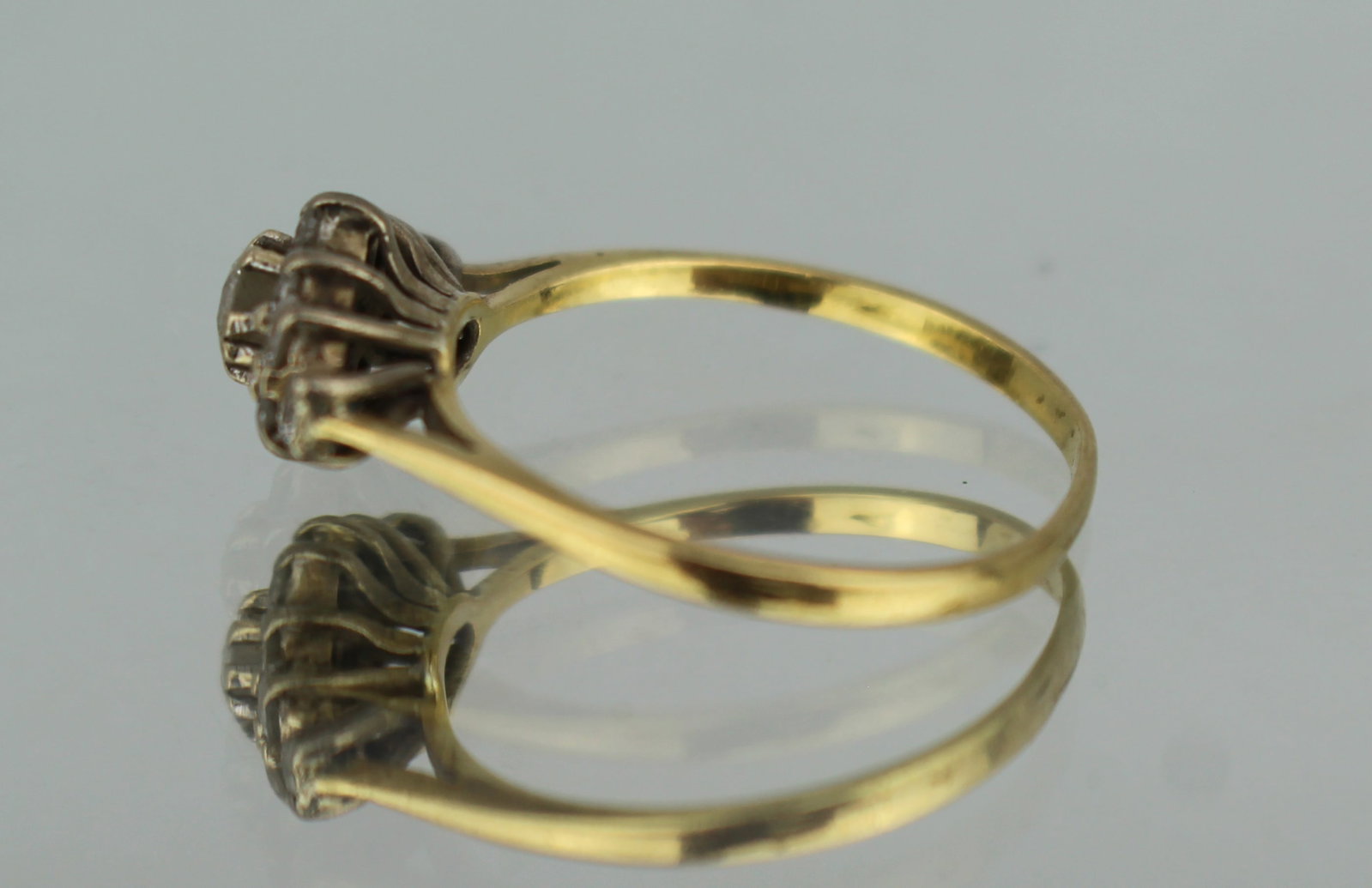 Title: Vintage Diamond 18ct Yellow Gold Ring Description: Vintage Diamond 18ct Yellow Gold Ring - 5