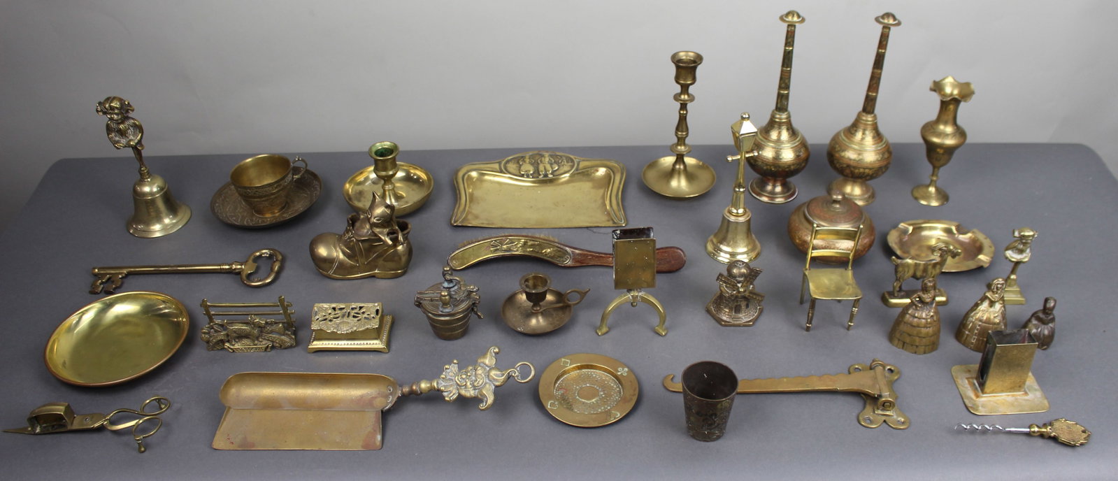 Title: Collection of Antique & Vintage Brassware Description: Collection of Antique & Vintage: Title: Collection of Antique & Vintage Brassware Description: Collection of Antique & Vintage Brassware Condition: Used Delivery option: Collection & Delivery Location: WR1 Category: Antiq