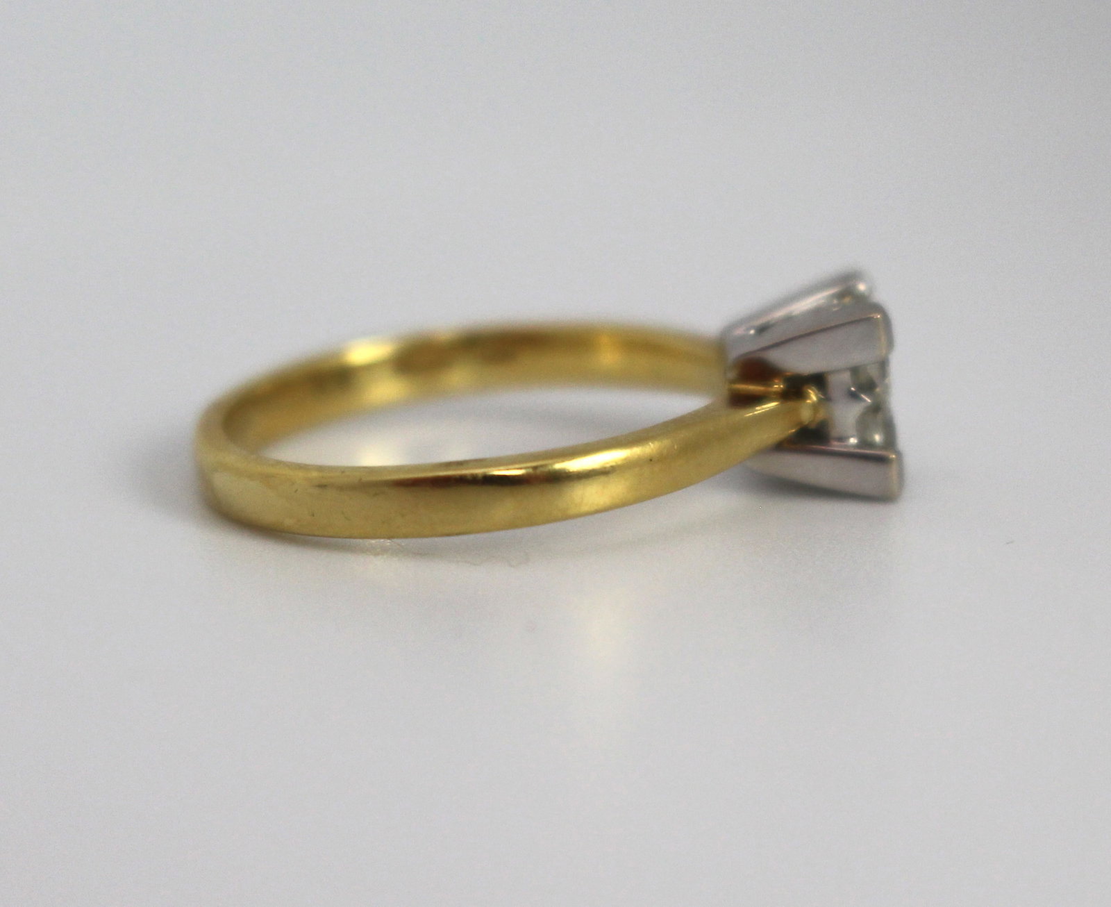 Title: Vintage 0.50 Carat Diamond Cluster Ring 18ct Gold Description: 0.50 Carat Diamond Cluster - 4