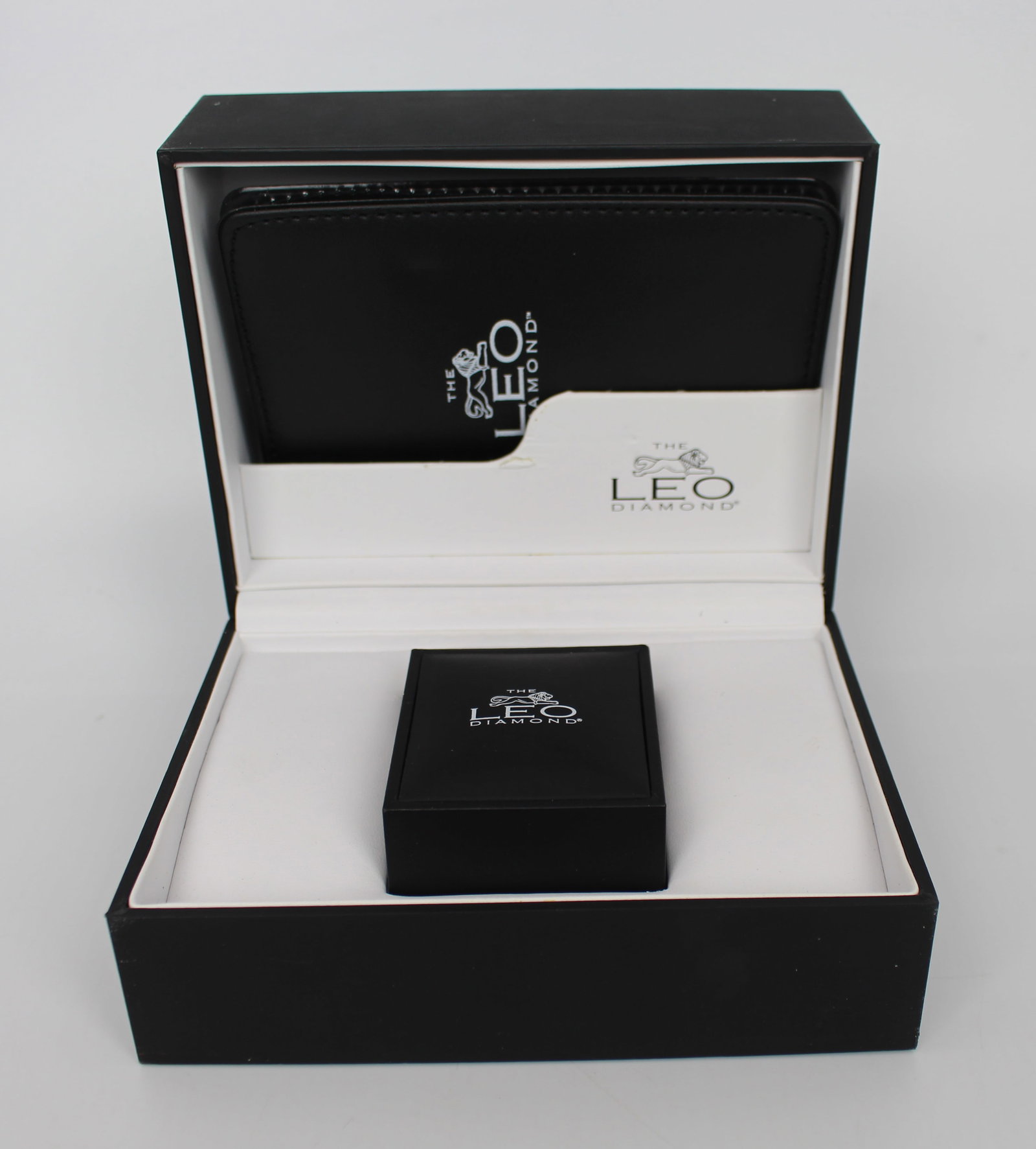 Title: Leo Diamond Platinum Ring with 0.33 Carat Natural Diamond Description: Leo Diamond Platinum - 11