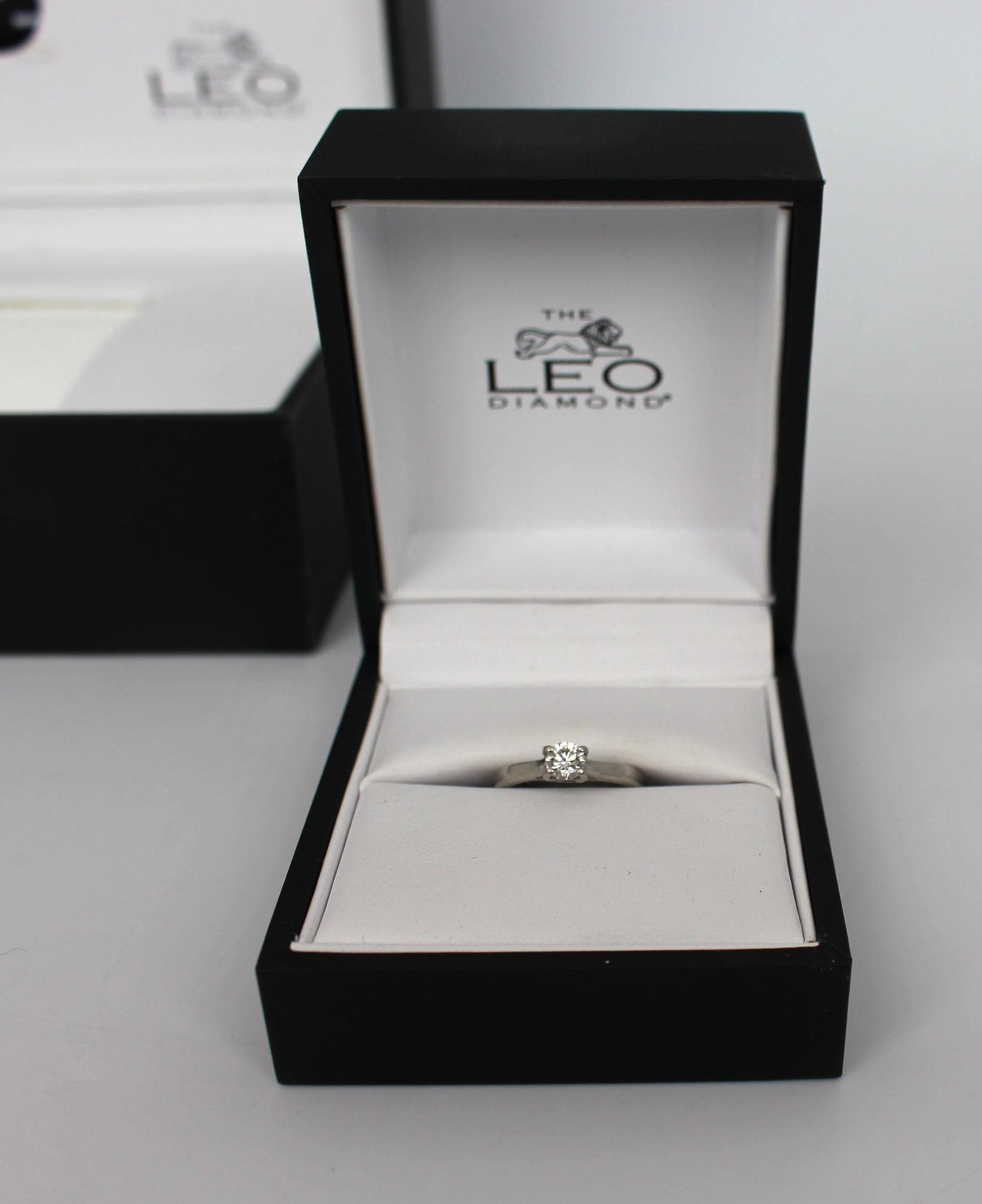 Title: Leo Diamond Platinum Ring with 0.33 Carat Natural Diamond Description: Leo Diamond Platinum: Title: Leo Diamond Platinum Ring with 0.33 Carat Natural Diamond Description: Leo Diamond Platinum Ring with 0.33 Carat Natural Diamond This elegant Leo Diamond ring is crafted in platinum and