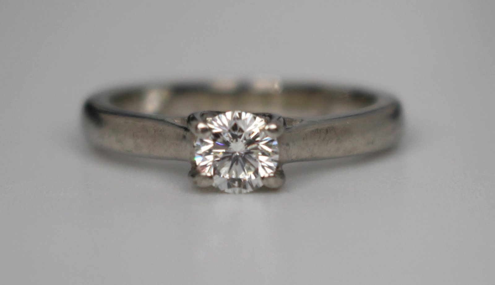 Title: Leo Diamond Platinum Ring with 0.33 Carat Natural Diamond Description: Leo Diamond Platinum - 5