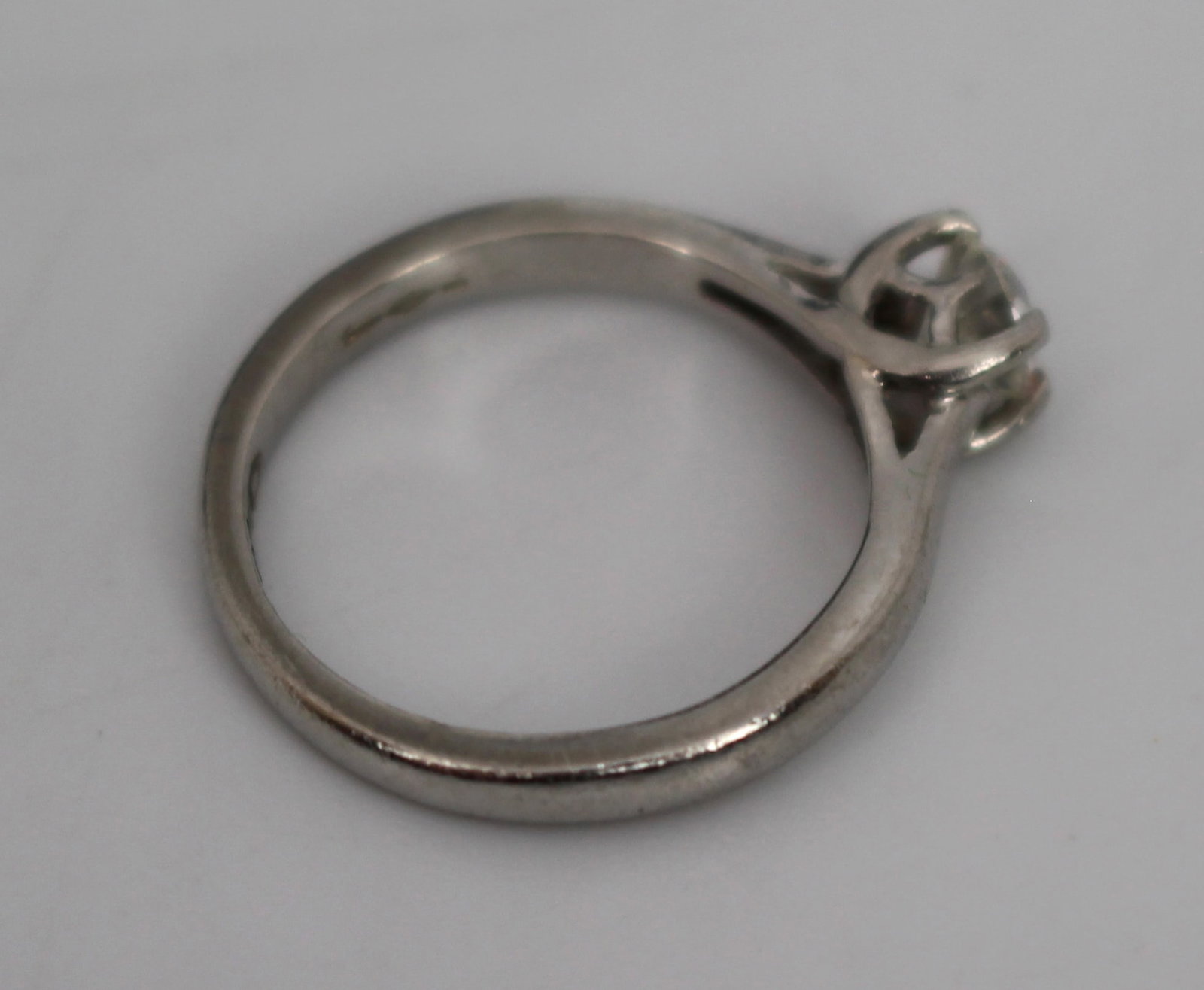 Title: Leo Diamond Platinum Ring with 0.33 Carat Natural Diamond Description: Leo Diamond Platinum - 6