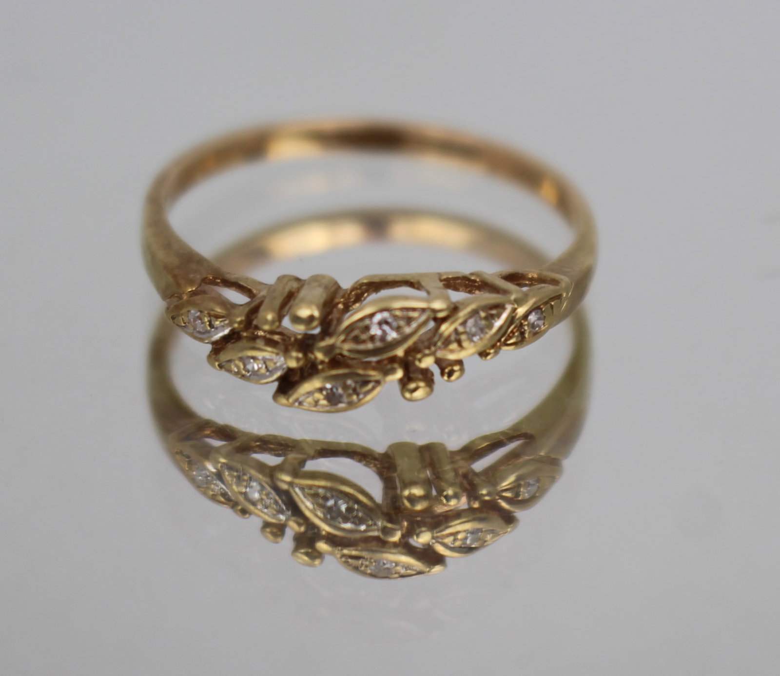 Title: Floral Gold Ring Description: Vintage Gold Ring with Diamond-Like Stones – Elegant Marq - 4