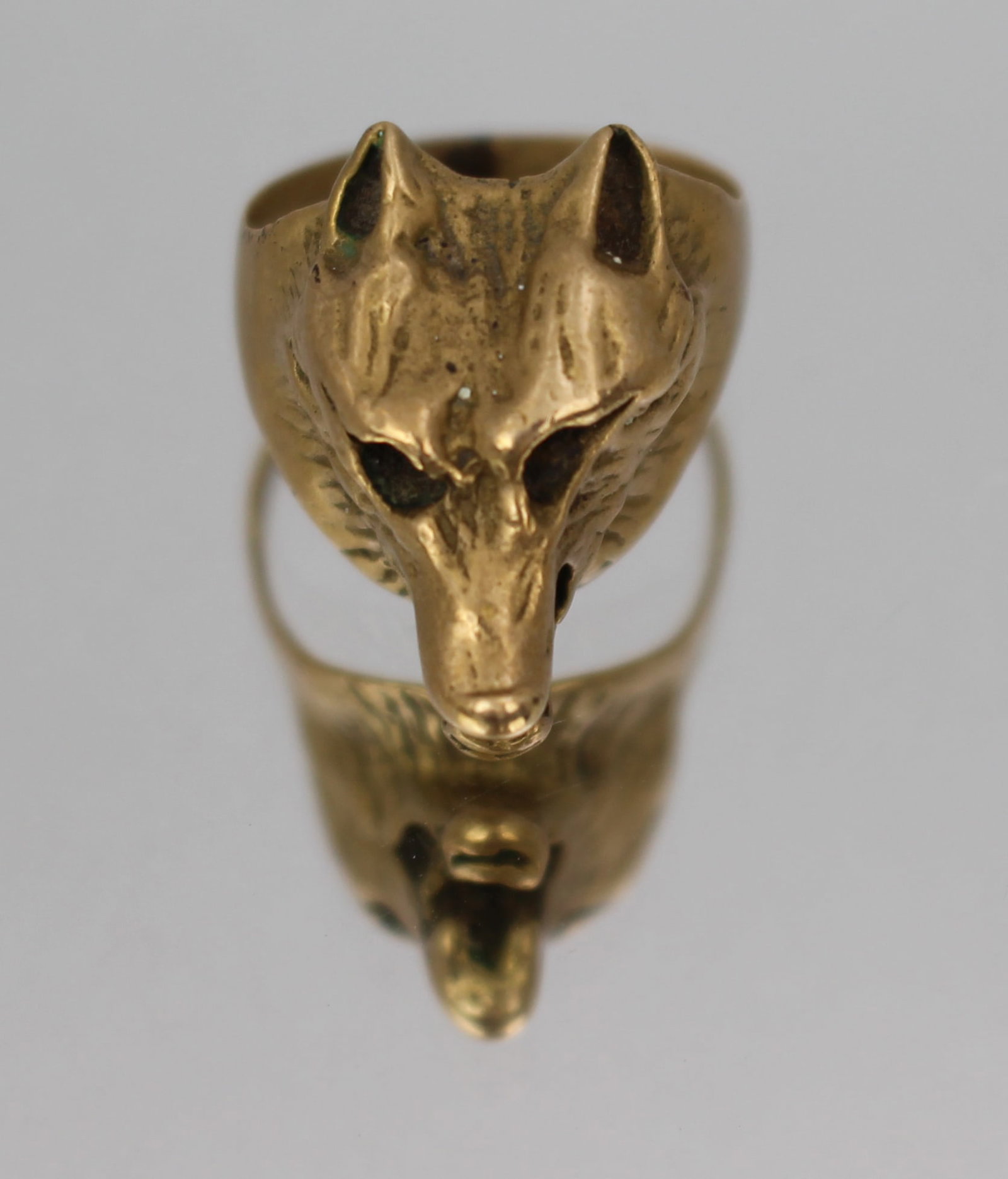 Title: Vintage Wolf Head Ring Description: Vintage Wolf Head Ring A striking vintage wolf head ring, - 6