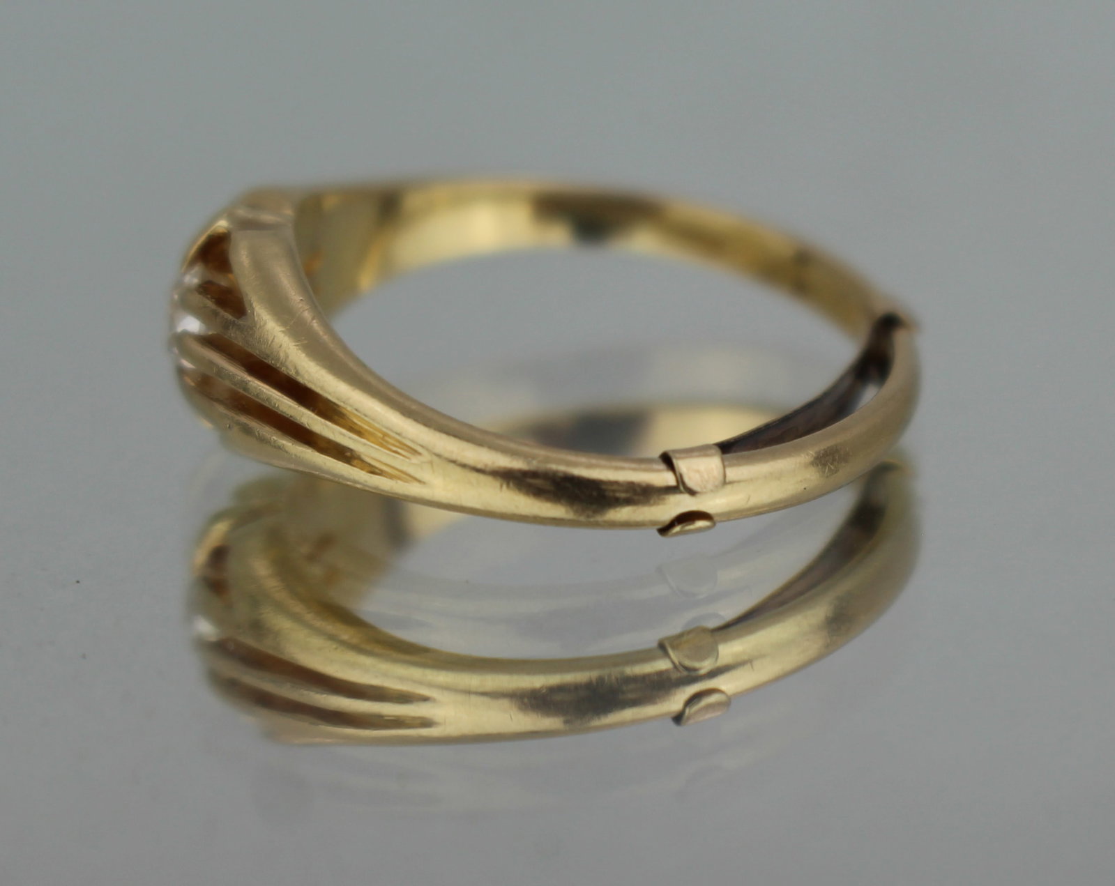 Title: Vintage Gypsy Set 18ct Gold Diamond Ring Description: Vintage Gypsy Set 18ct Gold Diamond - 4