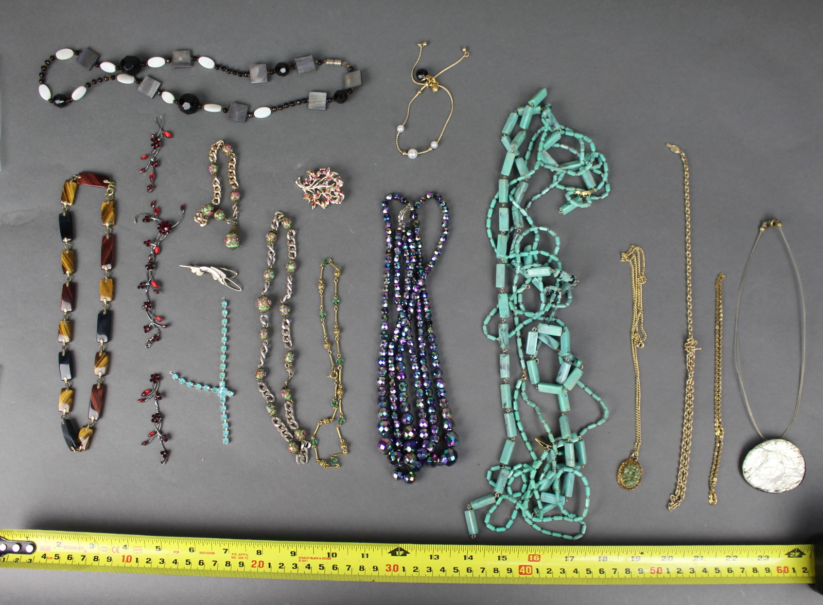 Title: Collection of Costume Jewellery Description: Collection of Costume Jewellery. Modern and - 4