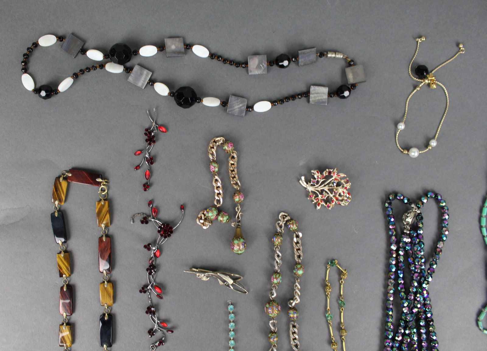 Title: Collection of Costume Jewellery Description: Collection of Costume Jewellery. Modern and - 5
