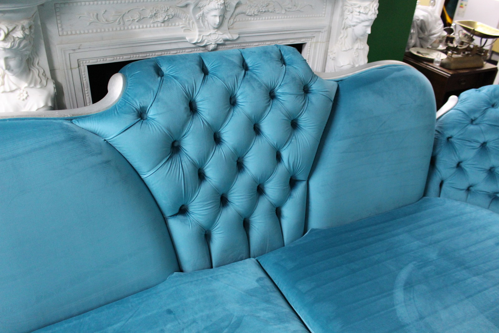 Title: Monumental Pair of Italian Postmodern ‘Butterfly’ Sofas by Mantellassi 1926 Descr - 10