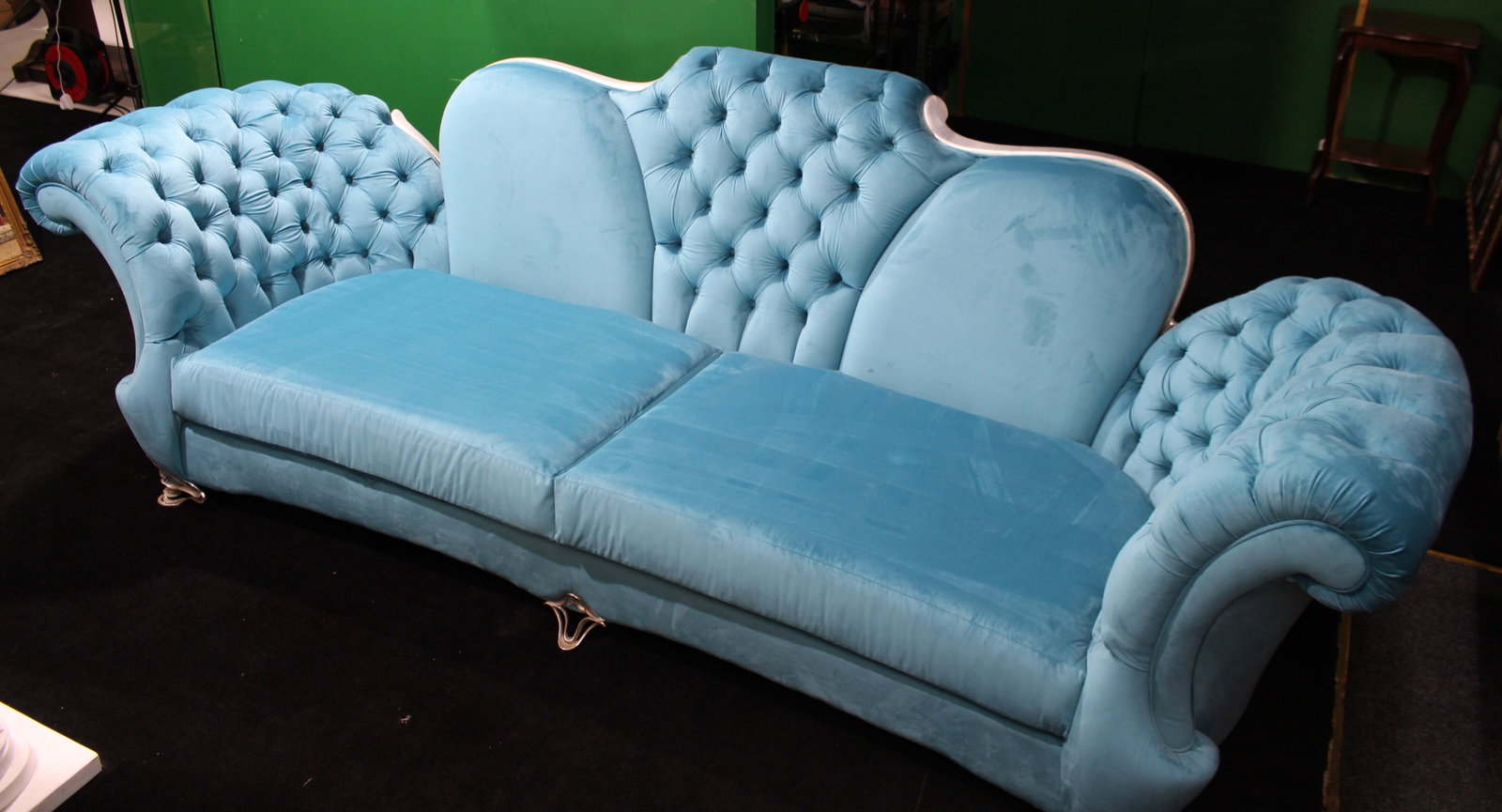 Title: Monumental Pair of Italian Postmodern ‘Butterfly’ Sofas by Mantellassi 1926 Descr - 11
