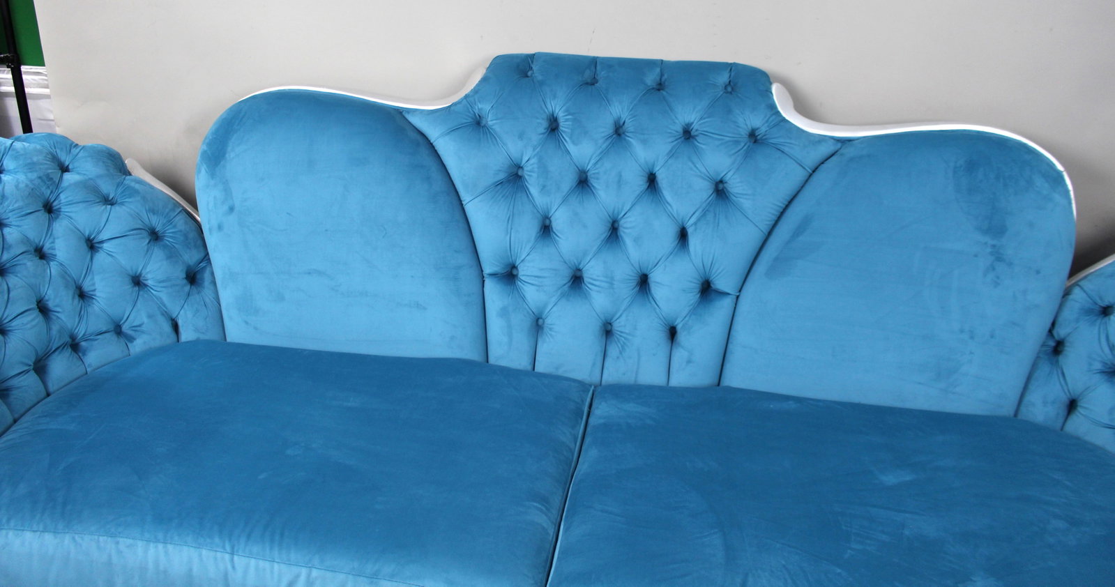 Title: Monumental Pair of Italian Postmodern ‘Butterfly’ Sofas by Mantellassi 1926 Descr - 6