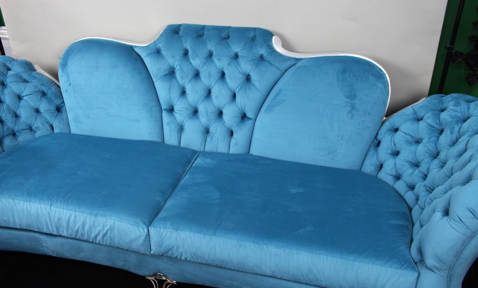 Title: Monumental Pair of Italian Postmodern ‘Butterfly’ Sofas by Mantellassi 1926 Descr - 7