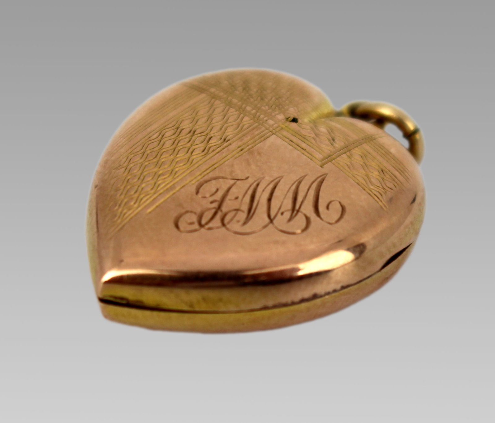 Title: Vintage 9ct Gold Back and Front Heart Locket Description: Vintage 9ct Gold Back and Front - 4