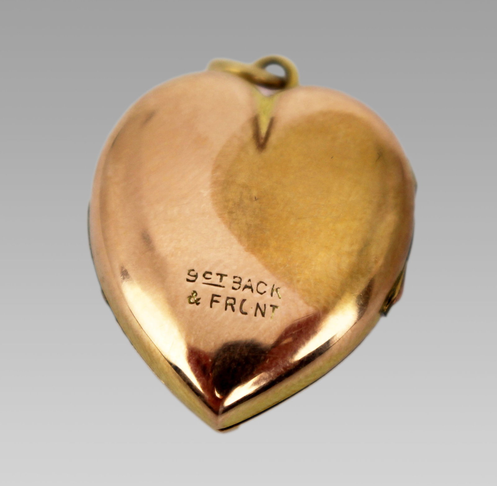 Title: Vintage 9ct Gold Back and Front Heart Locket Description: Vintage 9ct Gold Back and Front - 5