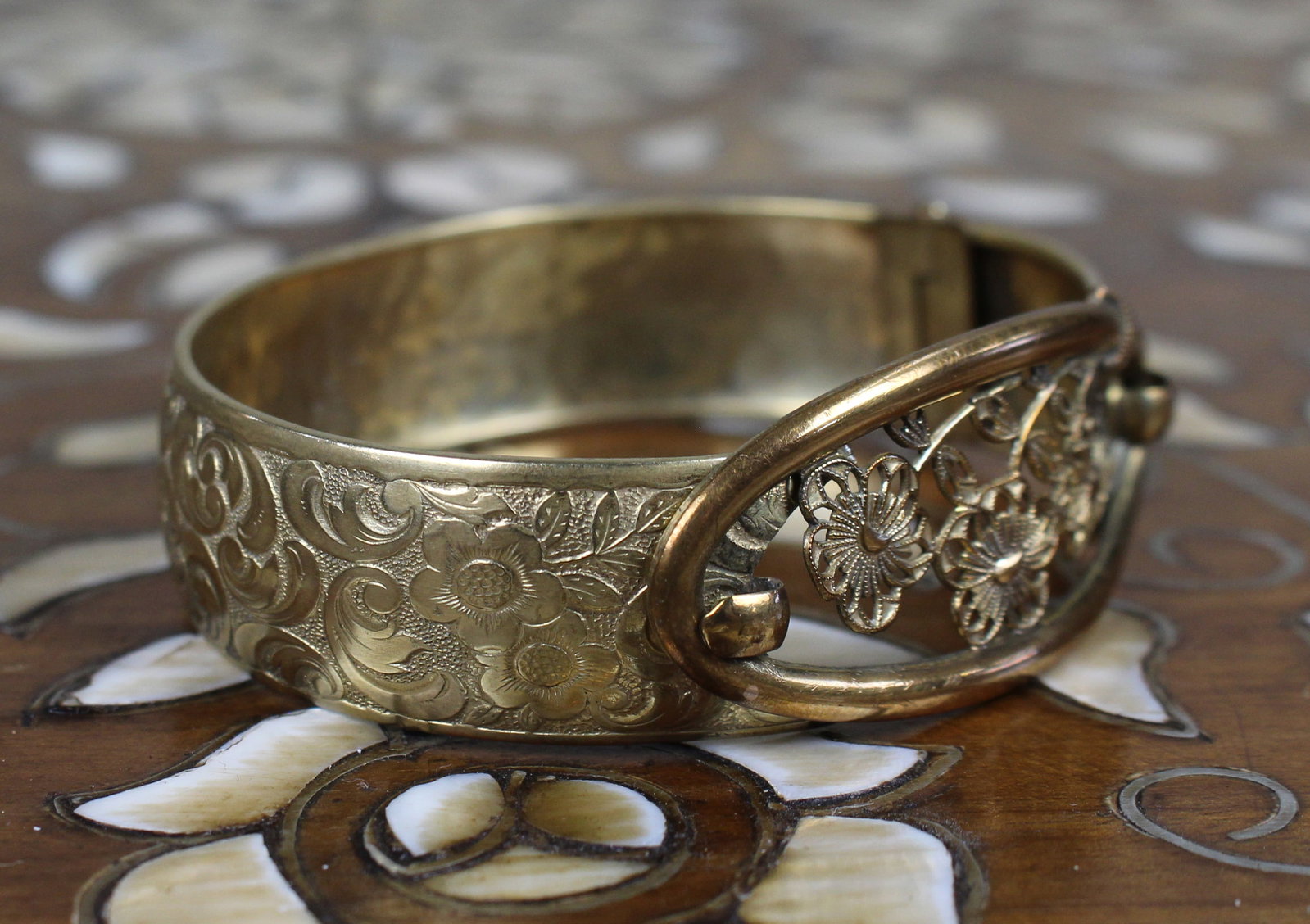 Title: Antique Gilt Filigree Hinged Bangle c.1900 Description: Antique Gilt Filigree Hinged Bangle - 3