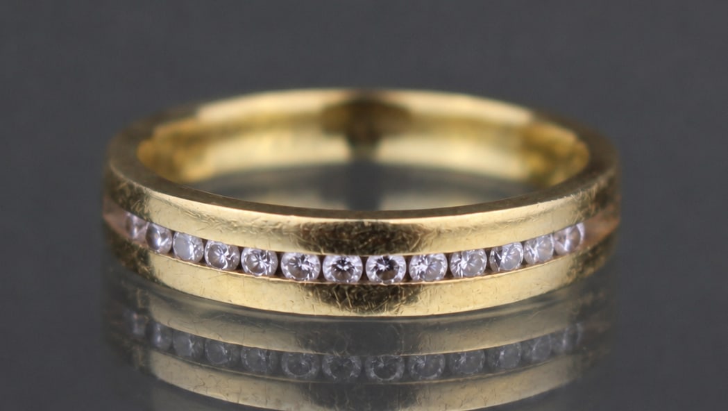 Title: Vintage Diamond 18ct Gold Ring Description: Vintage Diamond 18ct Gold Ring Set with 13 - 2