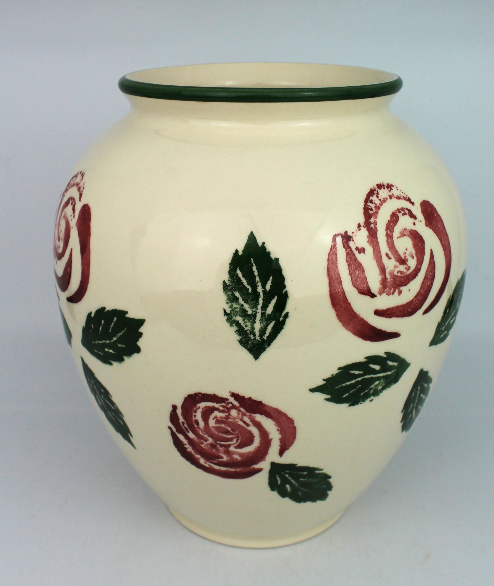 Title: Contemporary Decorative Rose Vase Description: Contemporary Decorative Rose Vase Measures: Title: Contemporary Decorative Rose Vase Description: Contemporary Decorative Rose Vase Measures 20 x 20 x 23 (height) cm. Very good condition; no chips, cracks or repairs. Unmarked to the underside