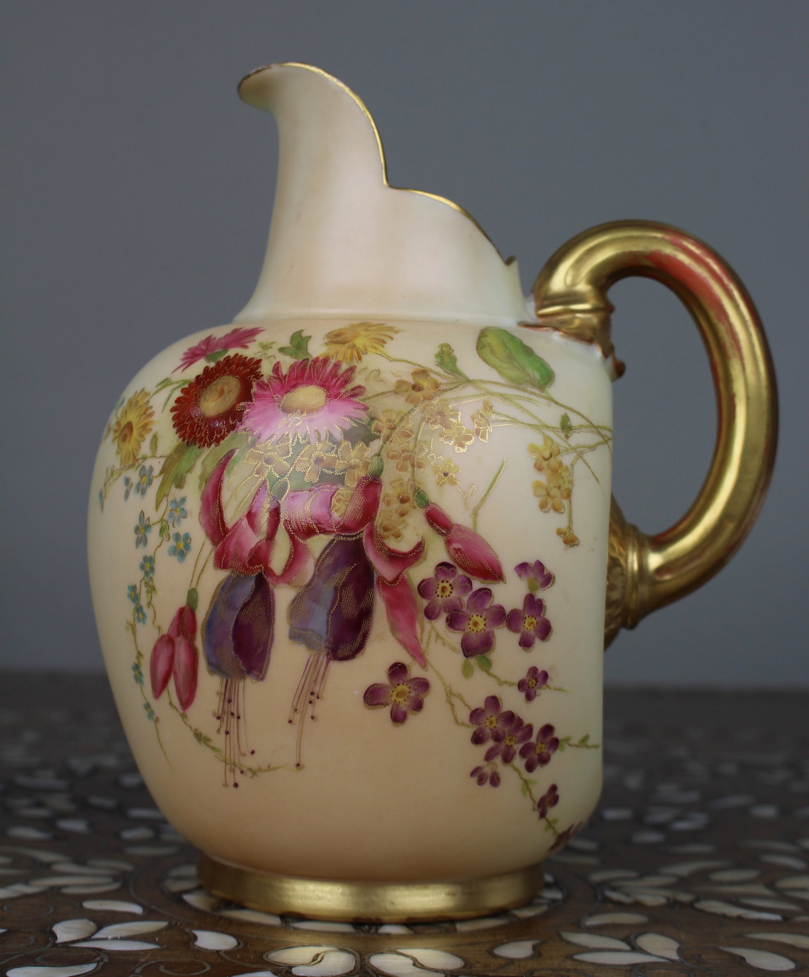 Title: Antique Royal Worcester Blush Ivory Ewer, Hand-Painted Porcelain, 1896 Description: Royal: Title: Antique Royal Worcester Blush Ivory Ewer, Hand-Painted Porcelain, 1896 Description: Royal Worcester Blush Ivory Ewer – Shape 1094, Dated 1897 A fine quality Royal Worcester blush ivory po