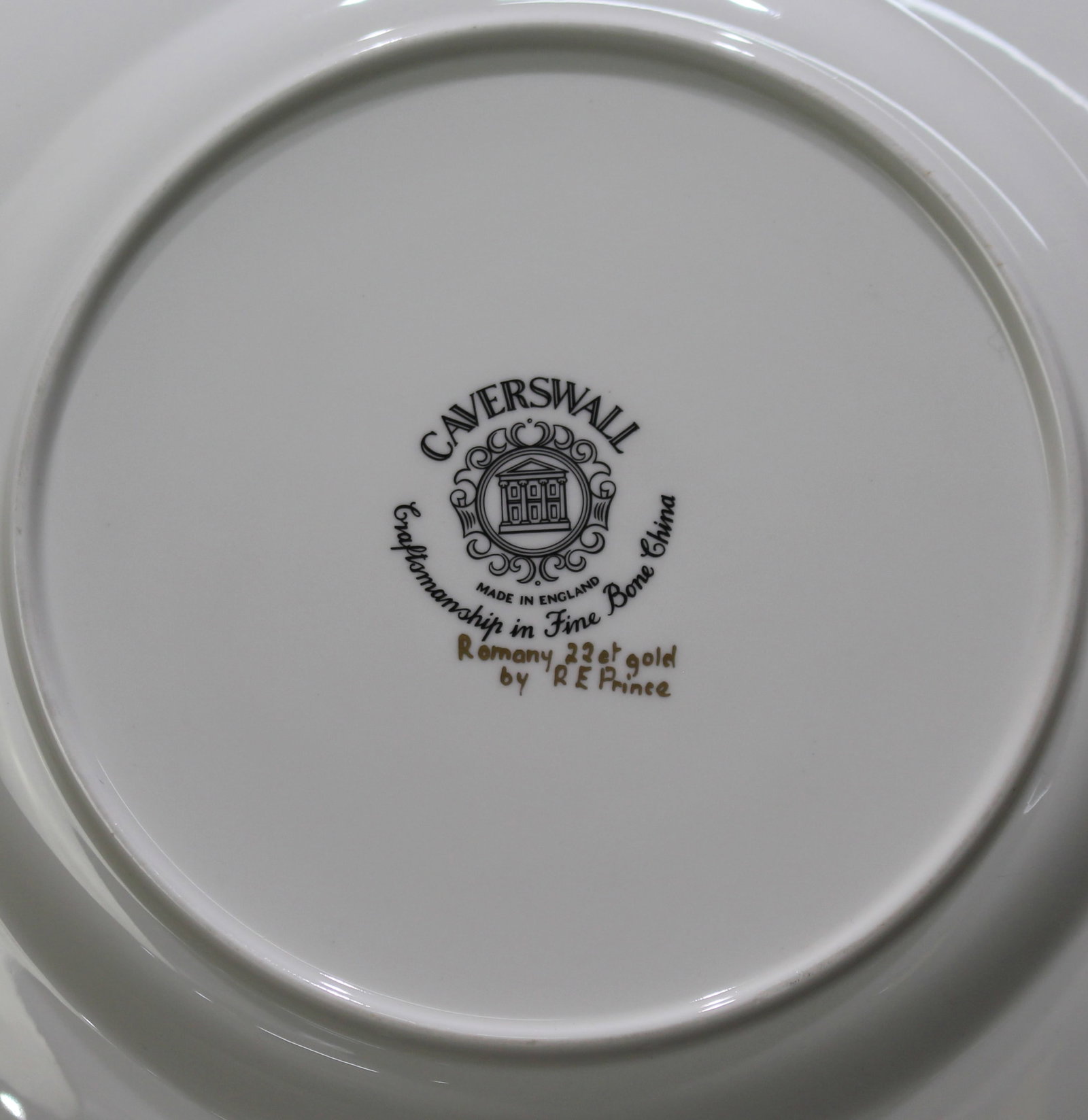 Title: Caverswall Romany 22ct Gold Cabinet Plate Description: Caverswall Romany 22ct Gold Cabinet - 7