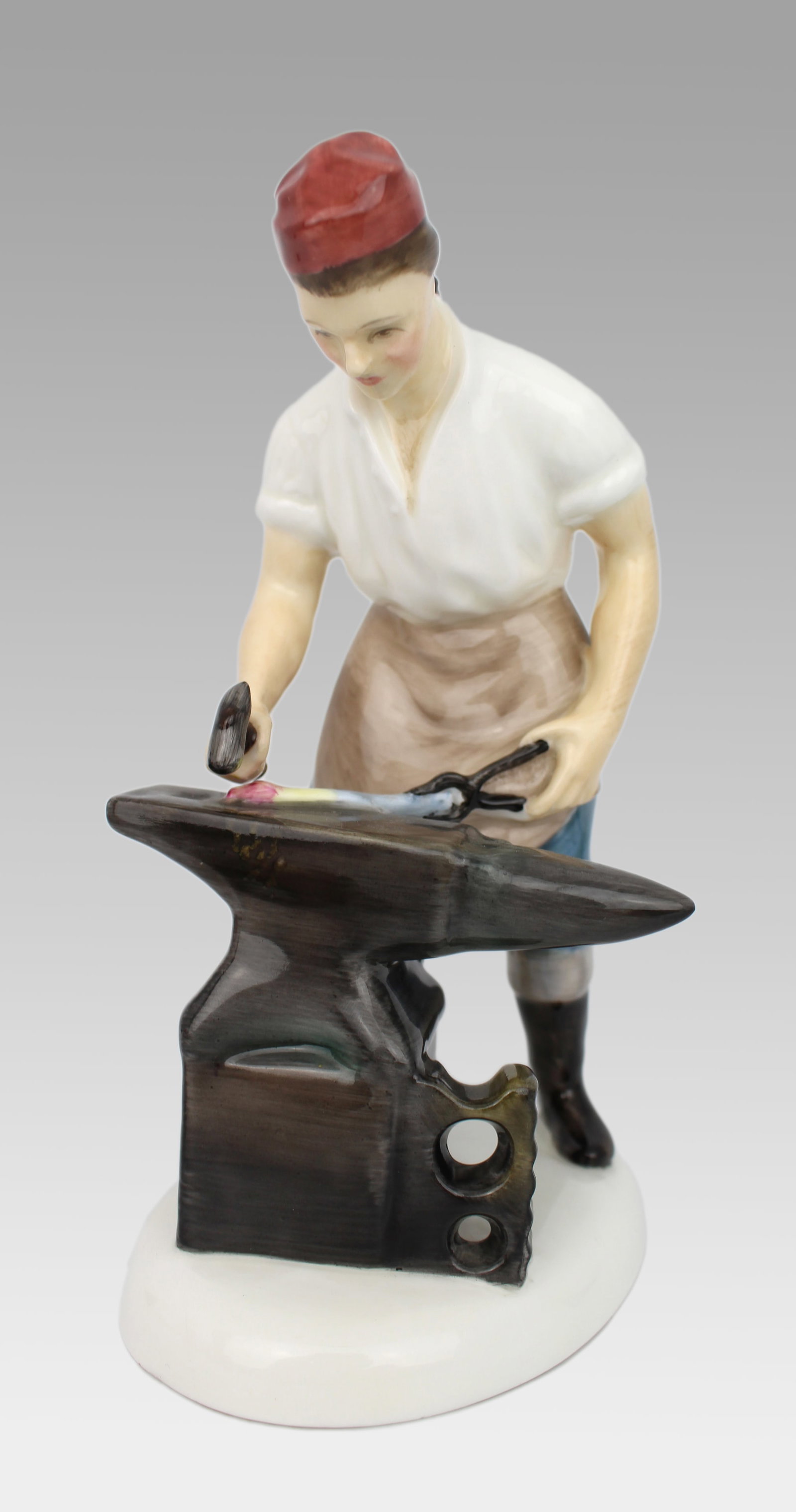 Title: Royal Doulton Figurine The Blacksmith of Williamsburg HN 2240 Description: Royal Doulton - 3