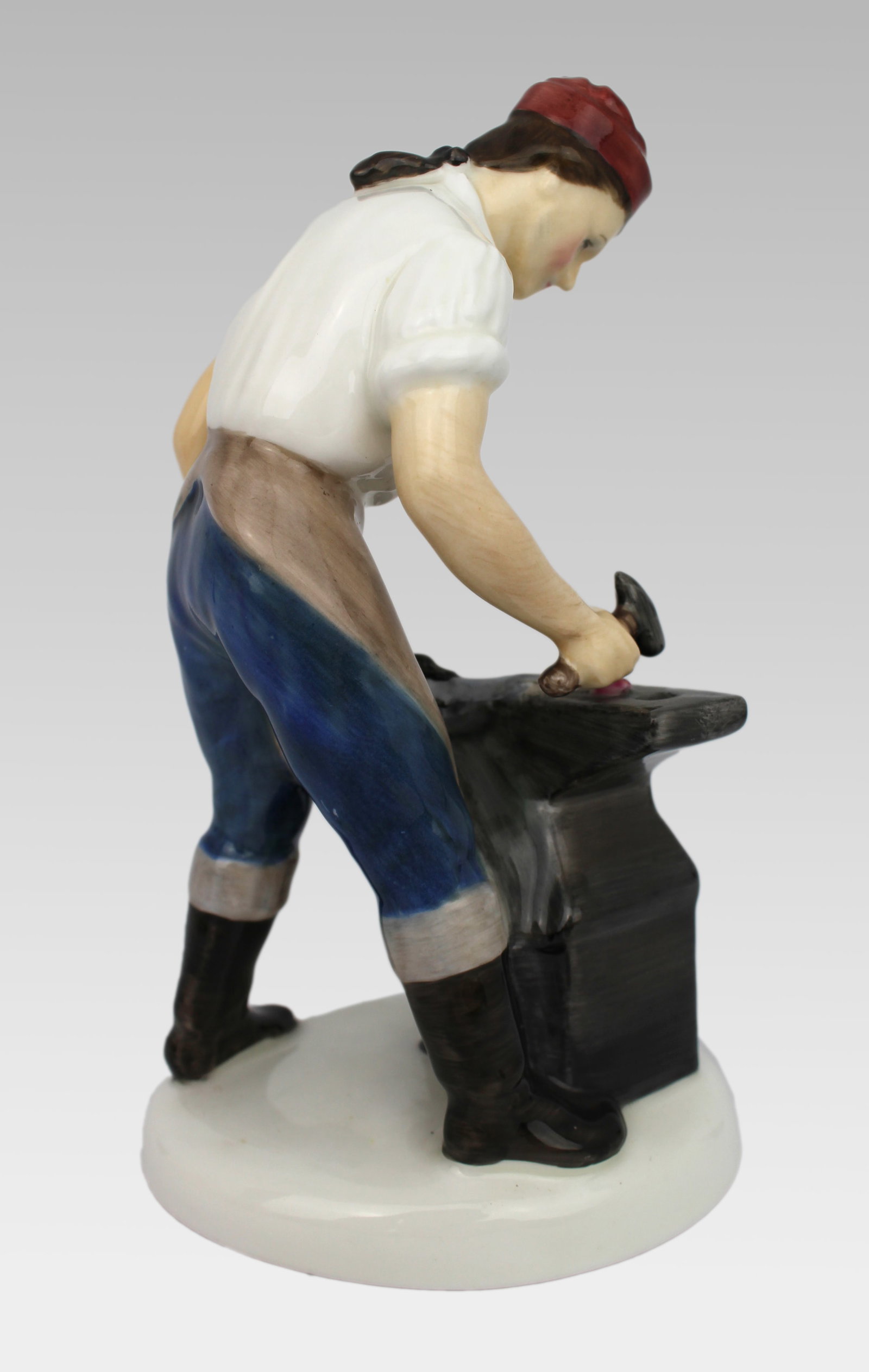 Title: Royal Doulton Figurine The Blacksmith of Williamsburg HN 2240 Description: Royal Doulton - 5